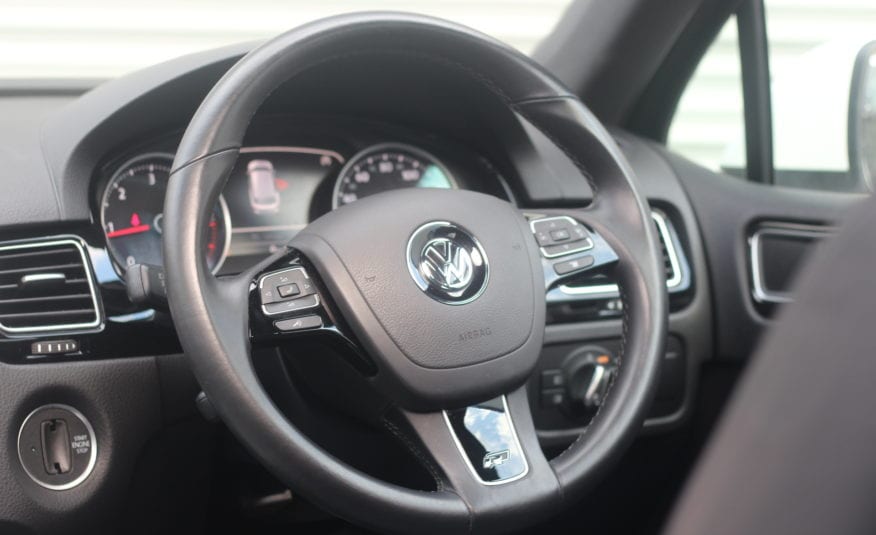 2016 (16) Volkswagen Touareg 3.0 TDI V6 BlueMotion Tech R-Line Tiptronic 4WD (s/s) 5dr