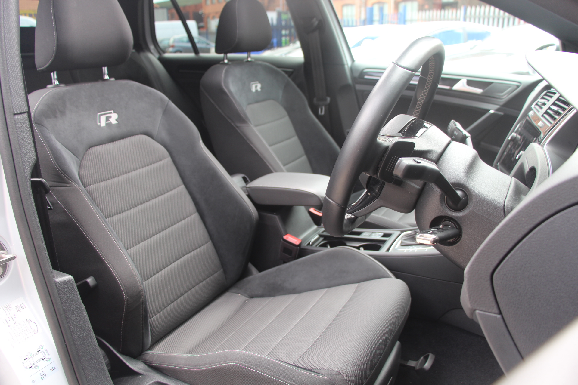 2017 (67) Volkswagen Golf 2.0 TSI R DSG 4Motion (s/s) 5dr