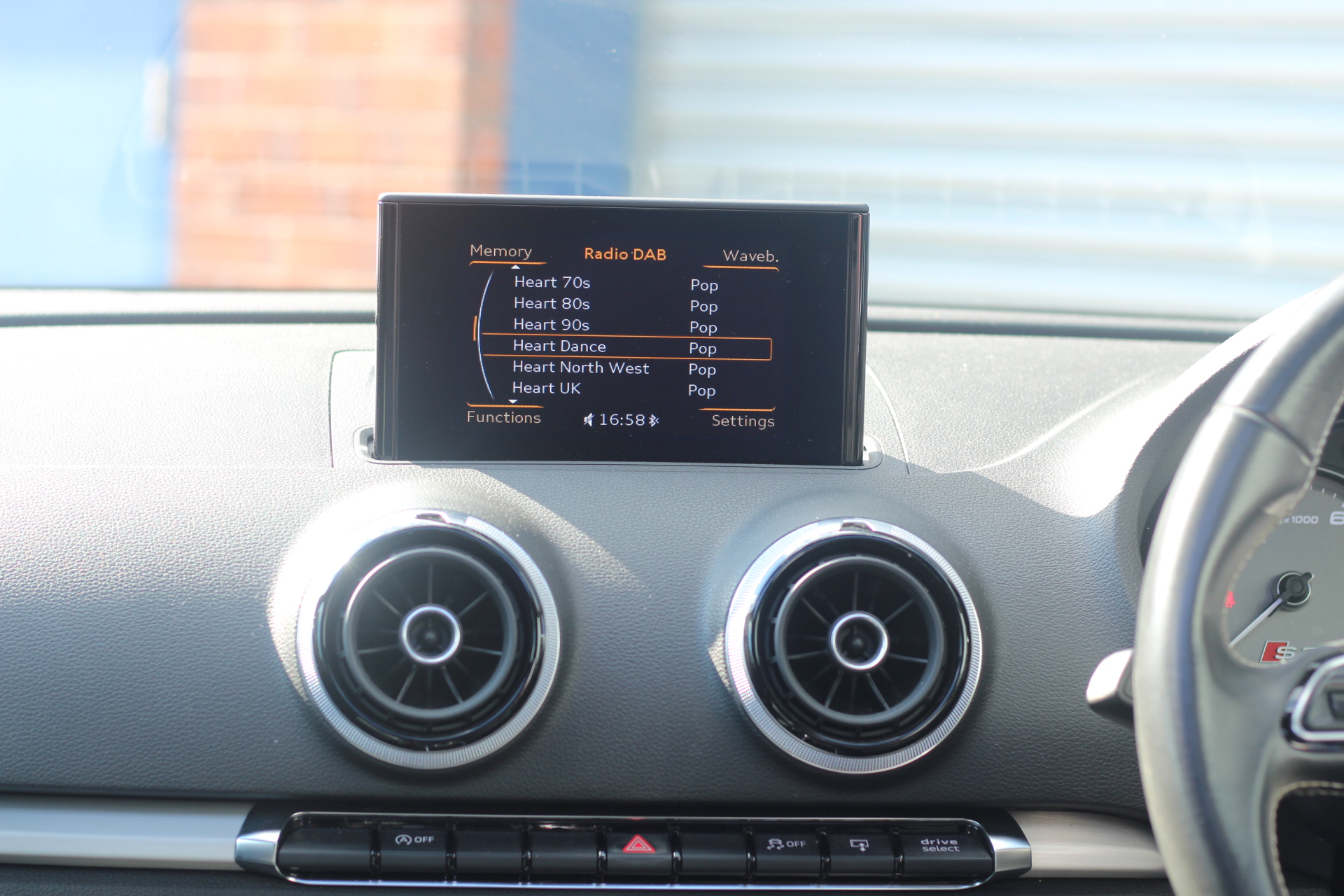 2016 (16) Audi S3 2.0 TFSI Sportback quattro 5dr (Nav)