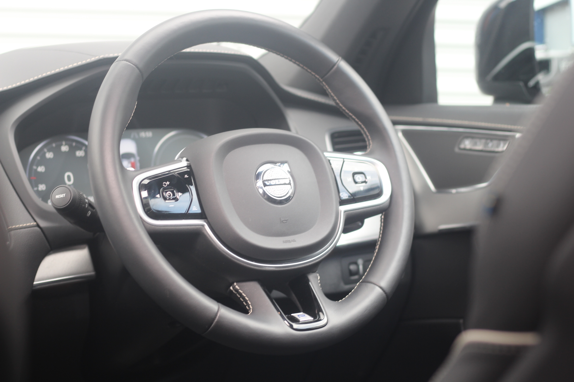 2019 (69) Volvo XC90 2.0h T8 Twin Engine 11.6kWh R-Design Pro Auto 4WD (s/s) 5dr