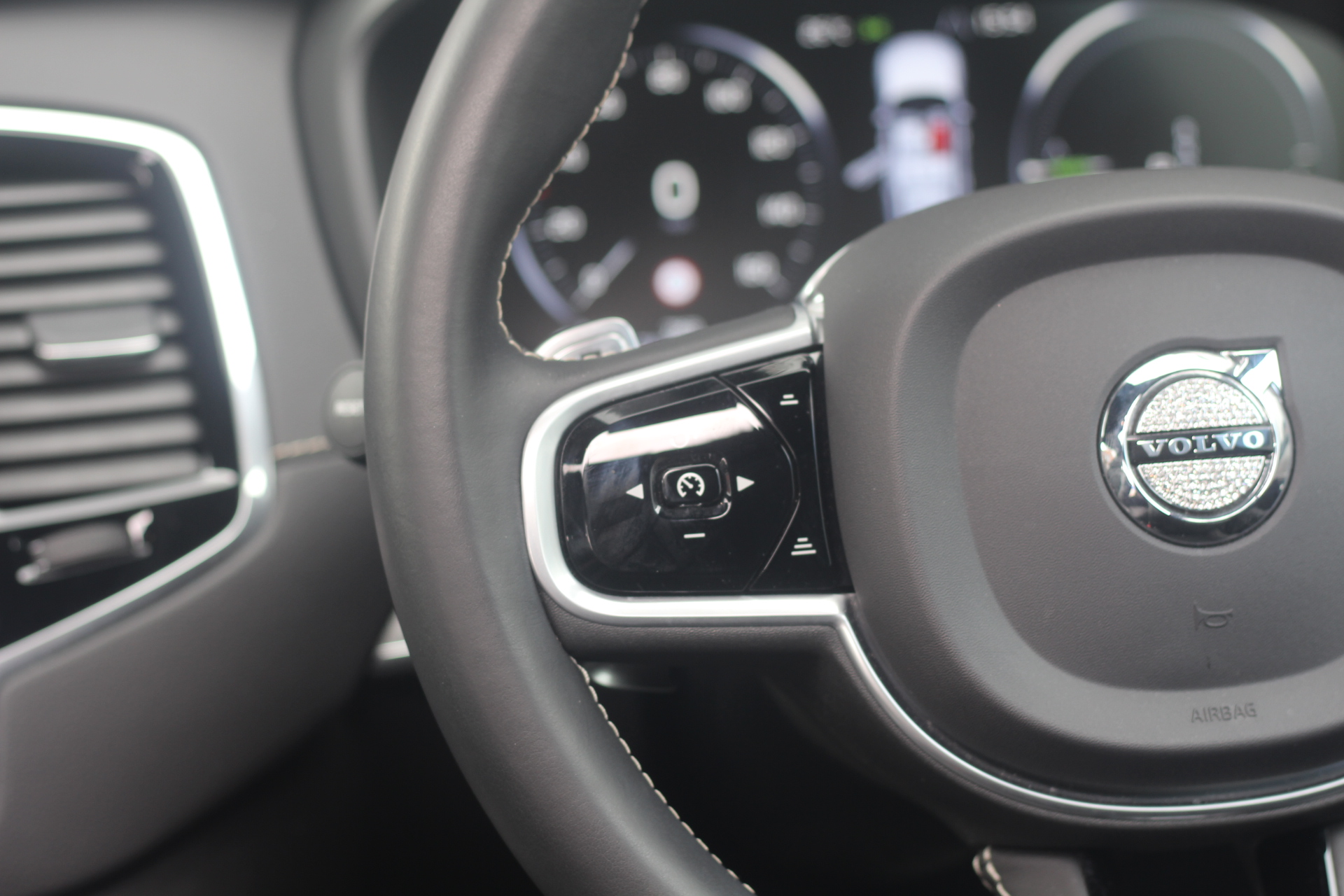 2019 (69) Volvo XC90 2.0h T8 Twin Engine 11.6kWh R-Design Pro Auto 4WD (s/s) 5dr