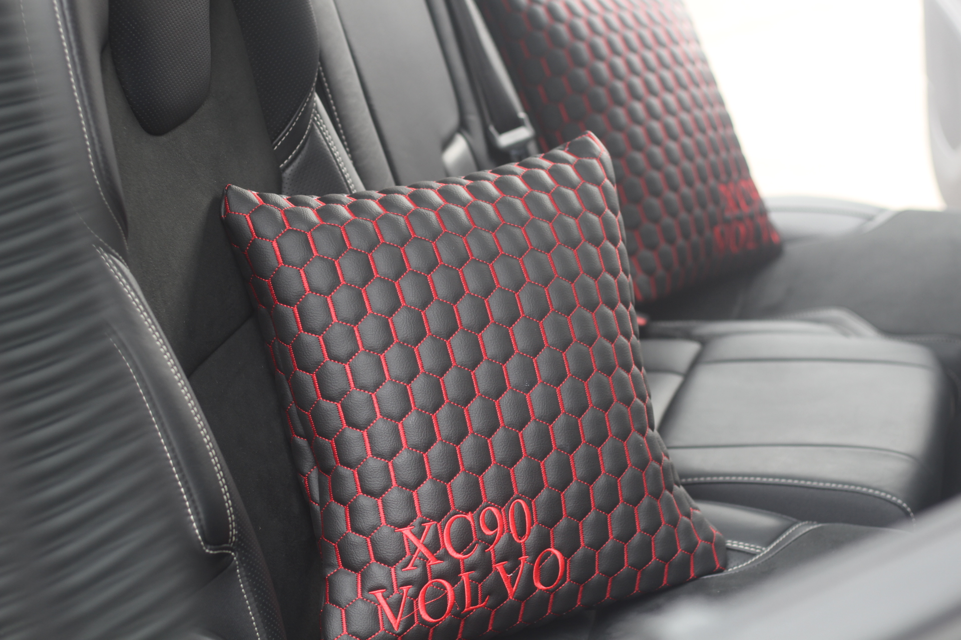 2019 (69) Volvo XC90 2.0h T8 Twin Engine 11.6kWh R-Design Pro Auto 4WD (s/s) 5dr