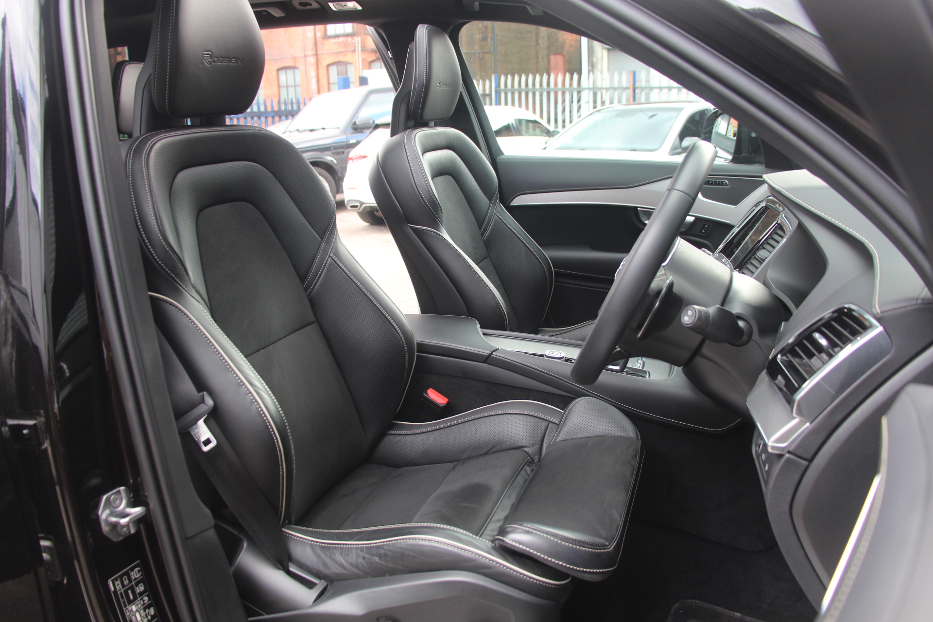 2019 (69) Volvo XC90 2.0h T8 Twin Engine 11.6kWh R-Design Pro Auto 4WD (s/s) 5dr