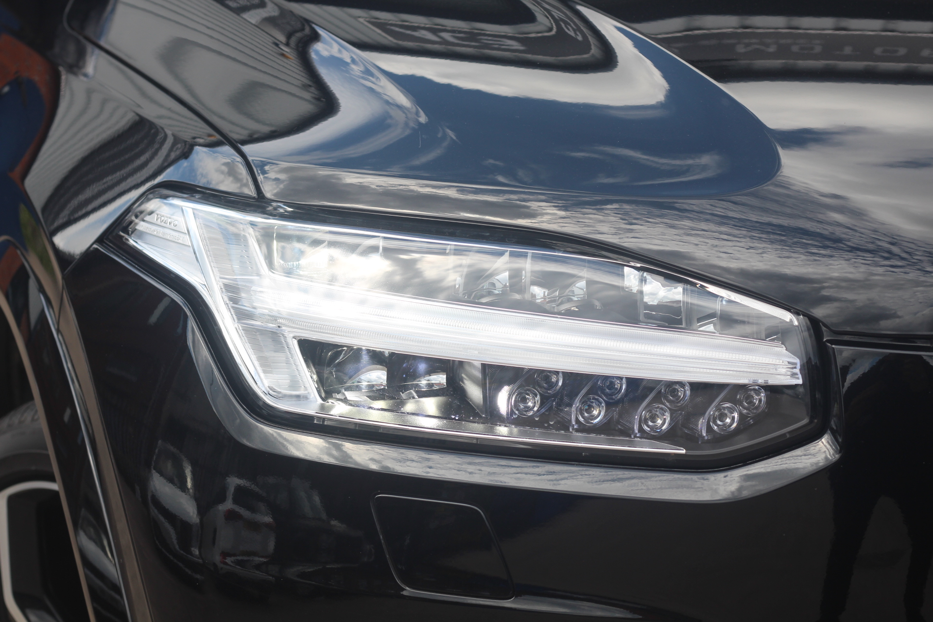 2019 (69) Volvo XC90 2.0h T8 Twin Engine 11.6kWh R-Design Pro Auto 4WD (s/s) 5dr