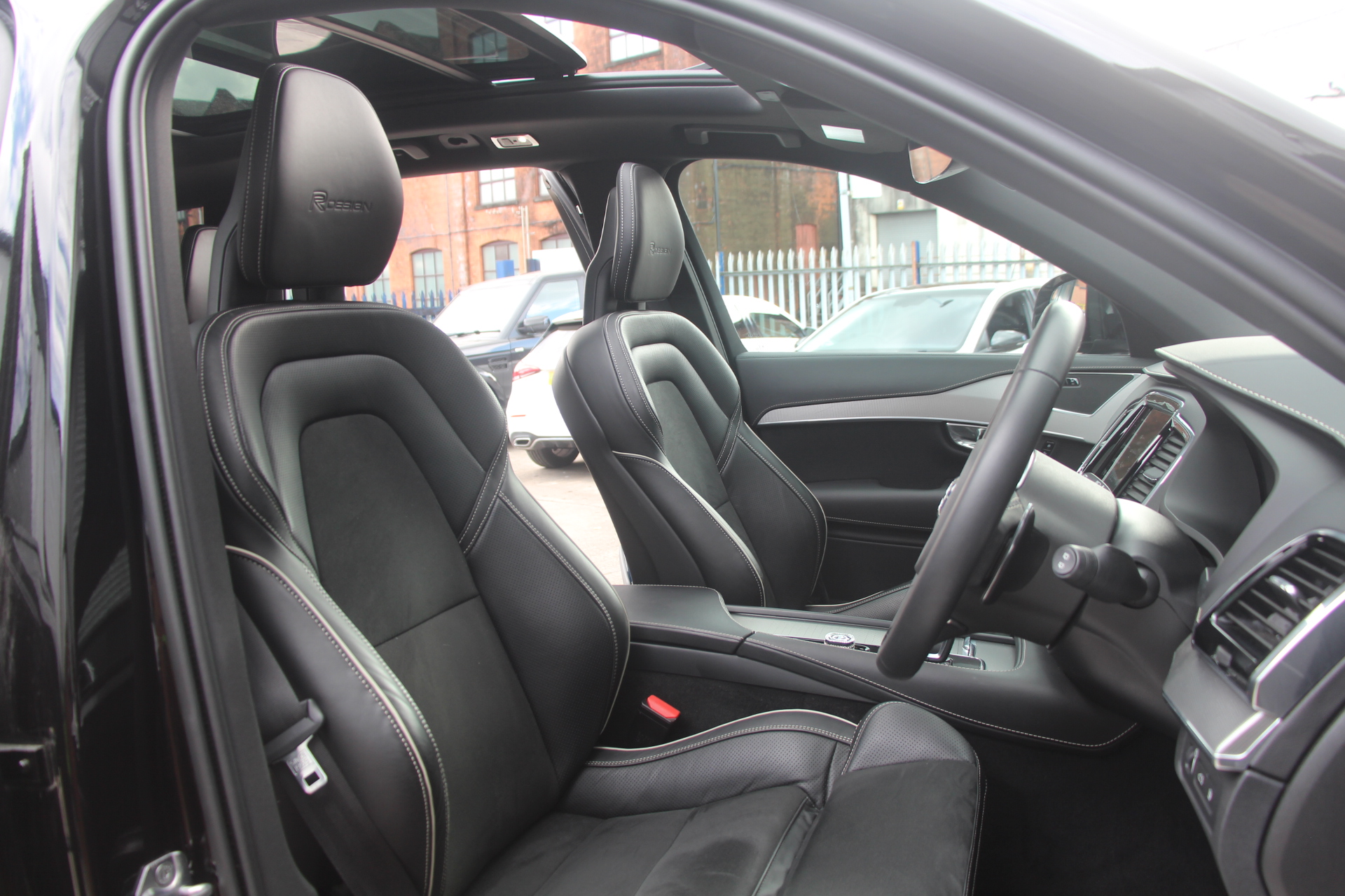 2019 (69) Volvo XC90 2.0h T8 Twin Engine 11.6kWh R-Design Pro Auto 4WD (s/s) 5dr