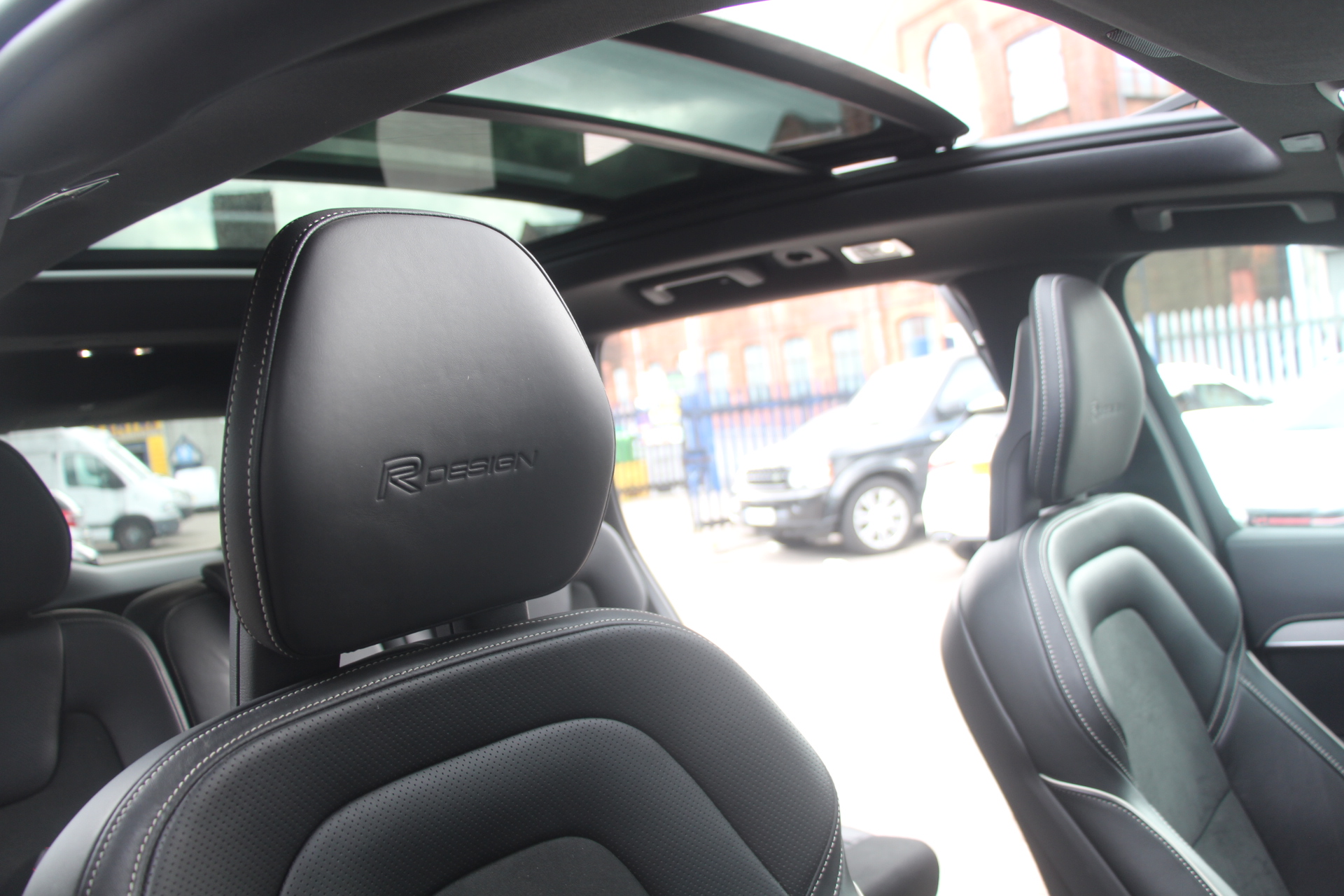 2019 (69) Volvo XC90 2.0h T8 Twin Engine 11.6kWh R-Design Pro Auto 4WD (s/s) 5dr