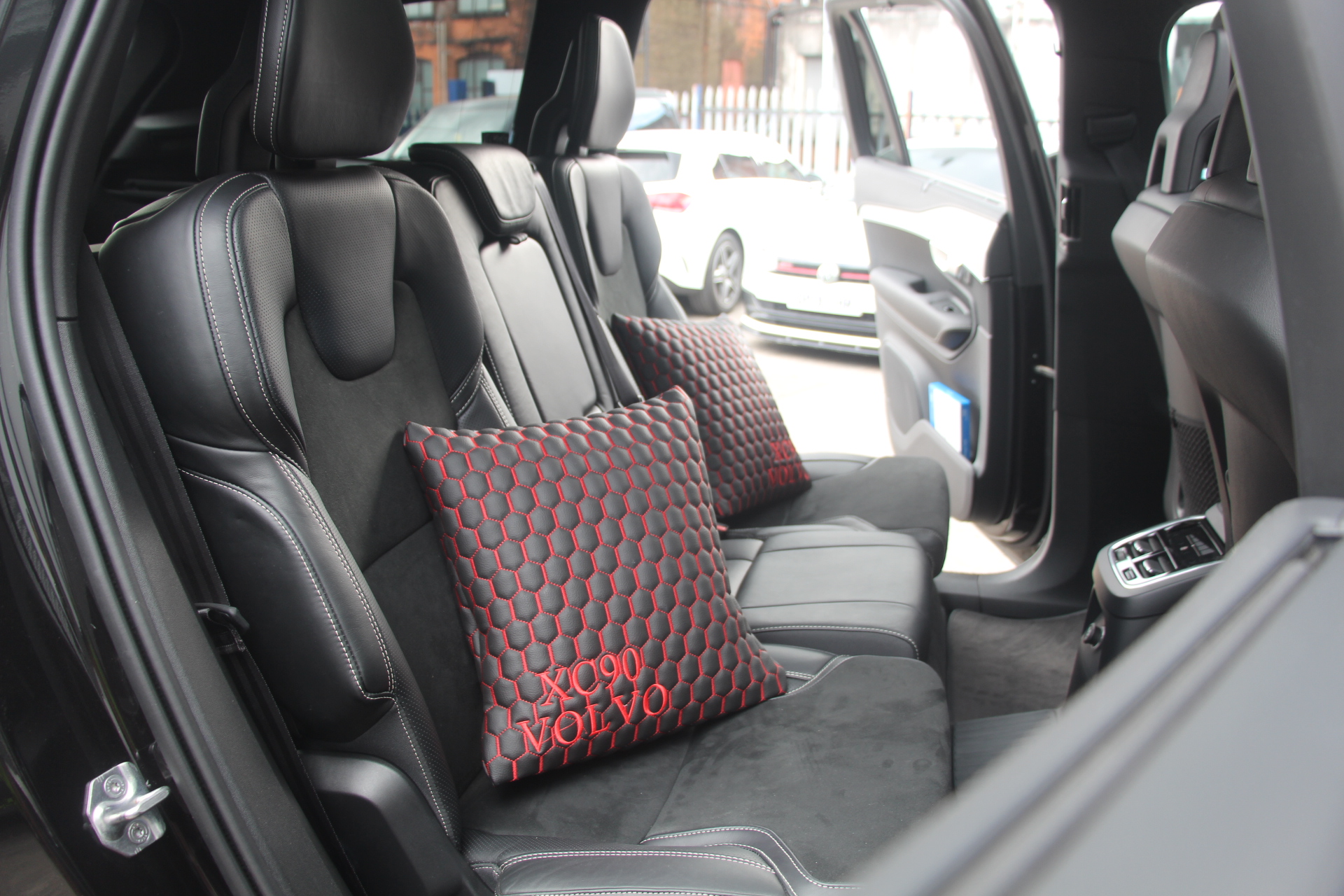 2019 (69) Volvo XC90 2.0h T8 Twin Engine 11.6kWh R-Design Pro Auto 4WD (s/s) 5dr