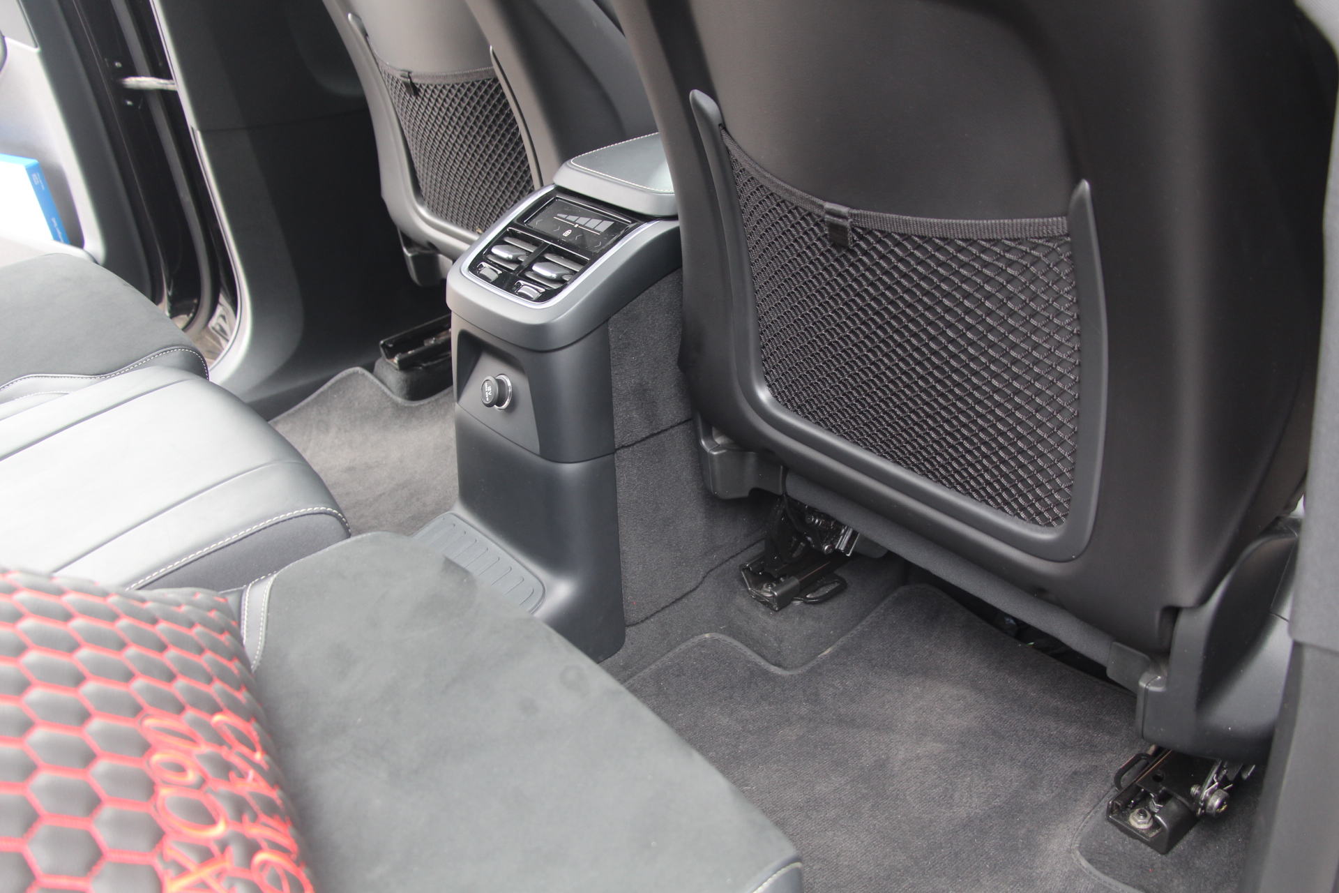 2019 (69) Volvo XC90 2.0h T8 Twin Engine 11.6kWh R-Design Pro Auto 4WD (s/s) 5dr