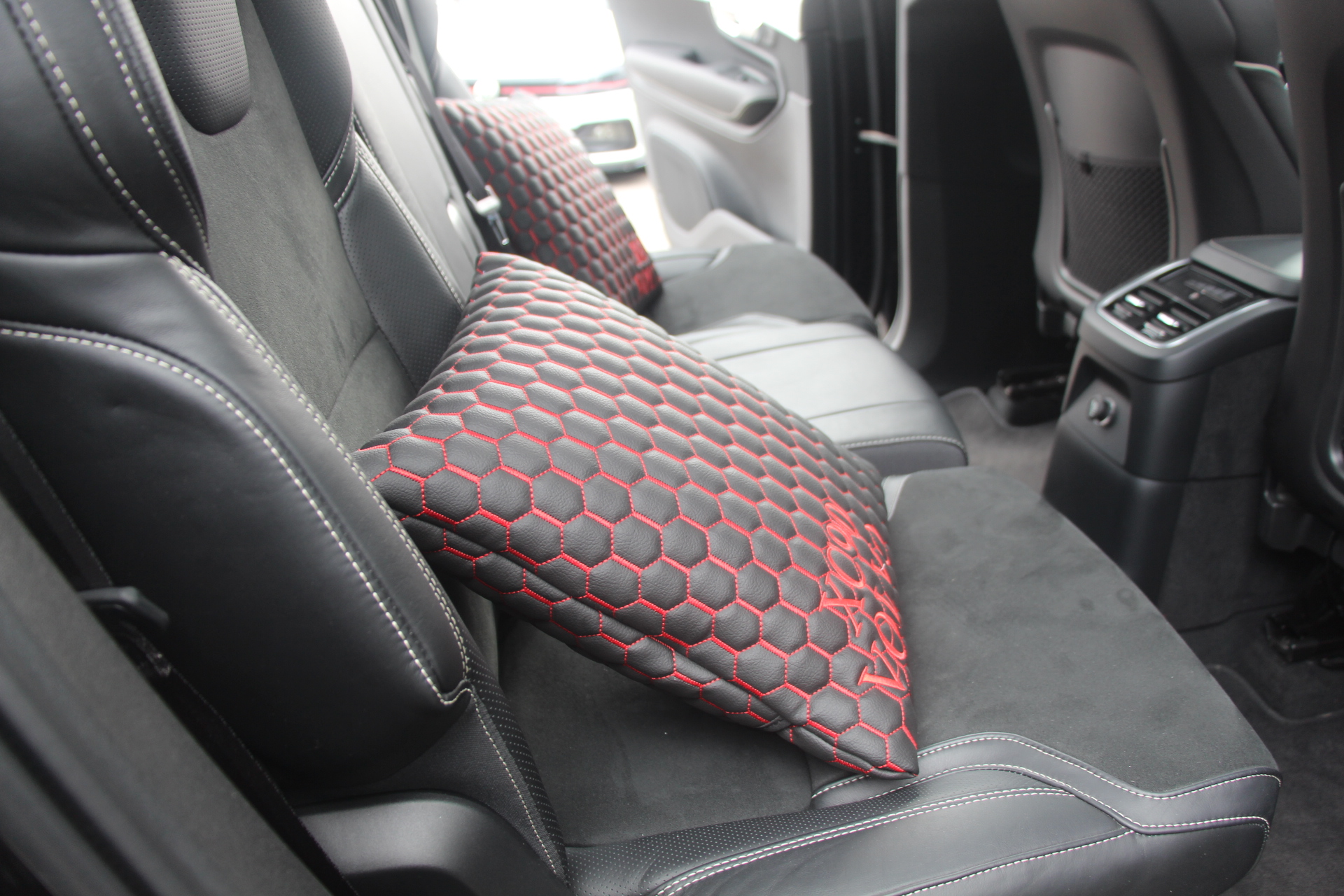 2019 (69) Volvo XC90 2.0h T8 Twin Engine 11.6kWh R-Design Pro Auto 4WD (s/s) 5dr