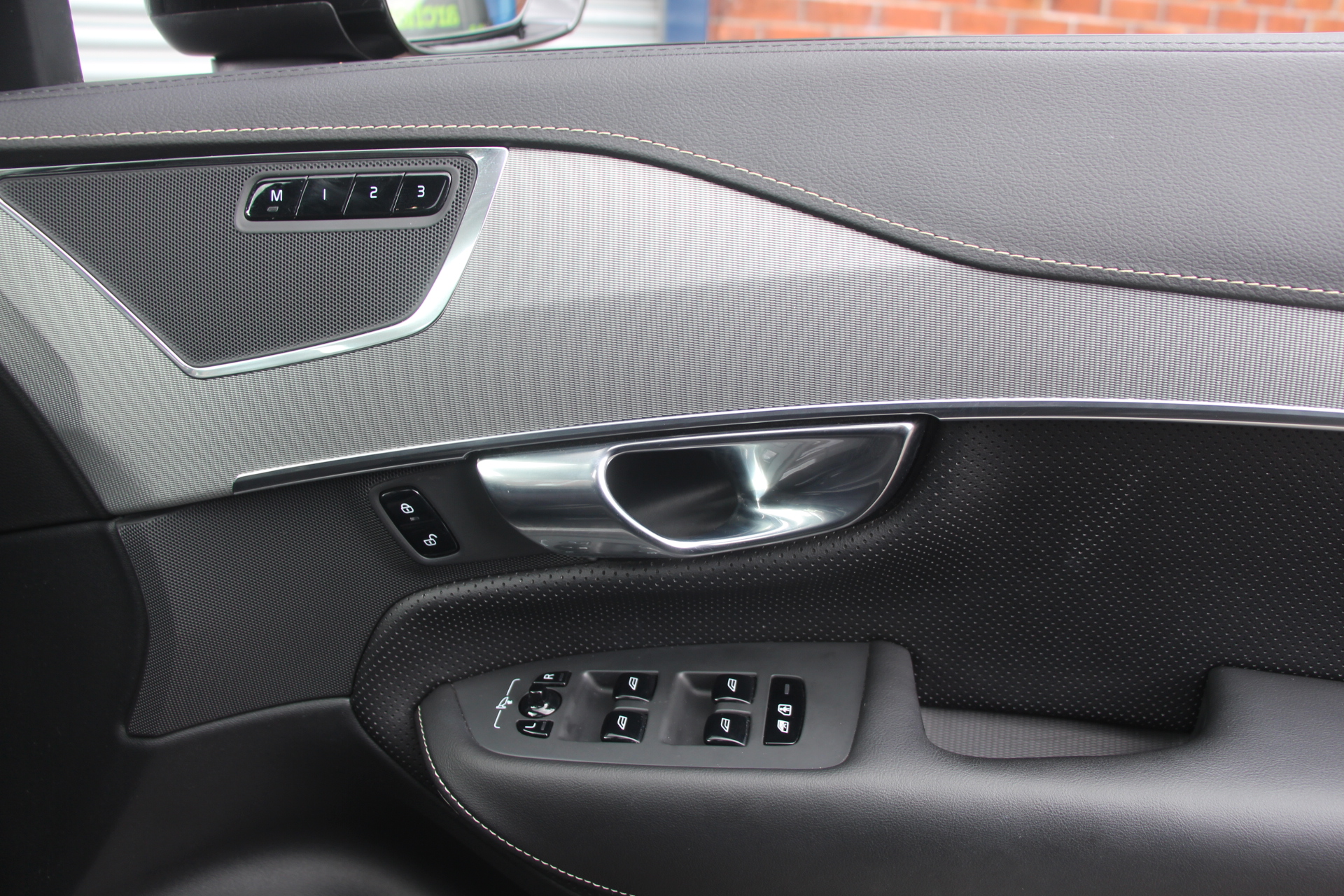 2019 (69) Volvo XC90 2.0h T8 Twin Engine 11.6kWh R-Design Pro Auto 4WD (s/s) 5dr