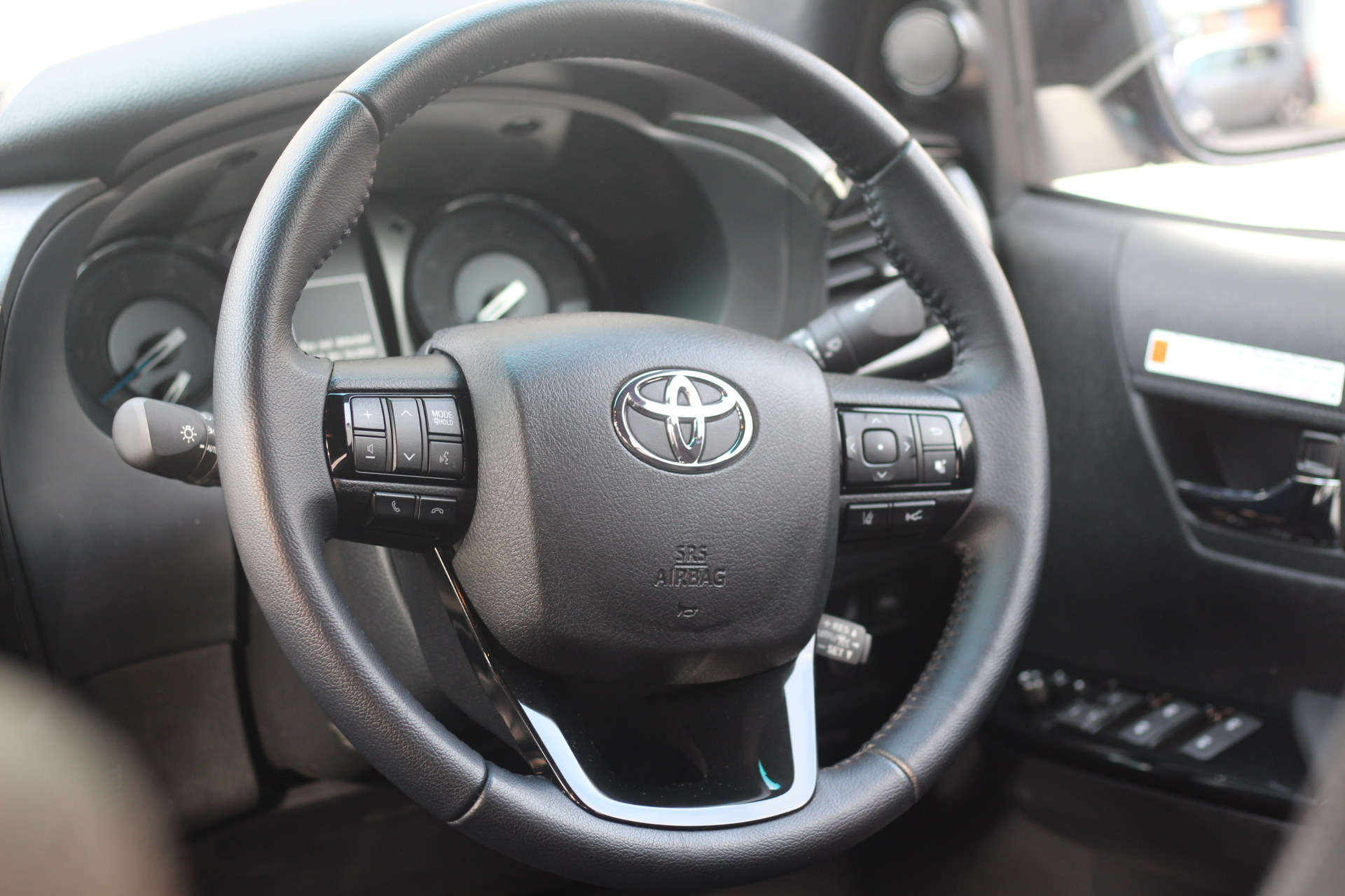 2021 (21) Toyota Hilux 2.8 D-4D Invincible X Double Cab Pickup Auto 4WD EU6 (s/s) 4dr