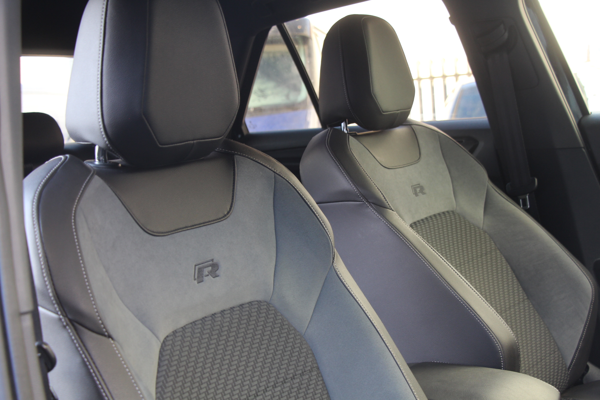 2020 (20) Volkswagen T-Roc 2.0 TSI R DSG 4Motion (s/s) 5dr