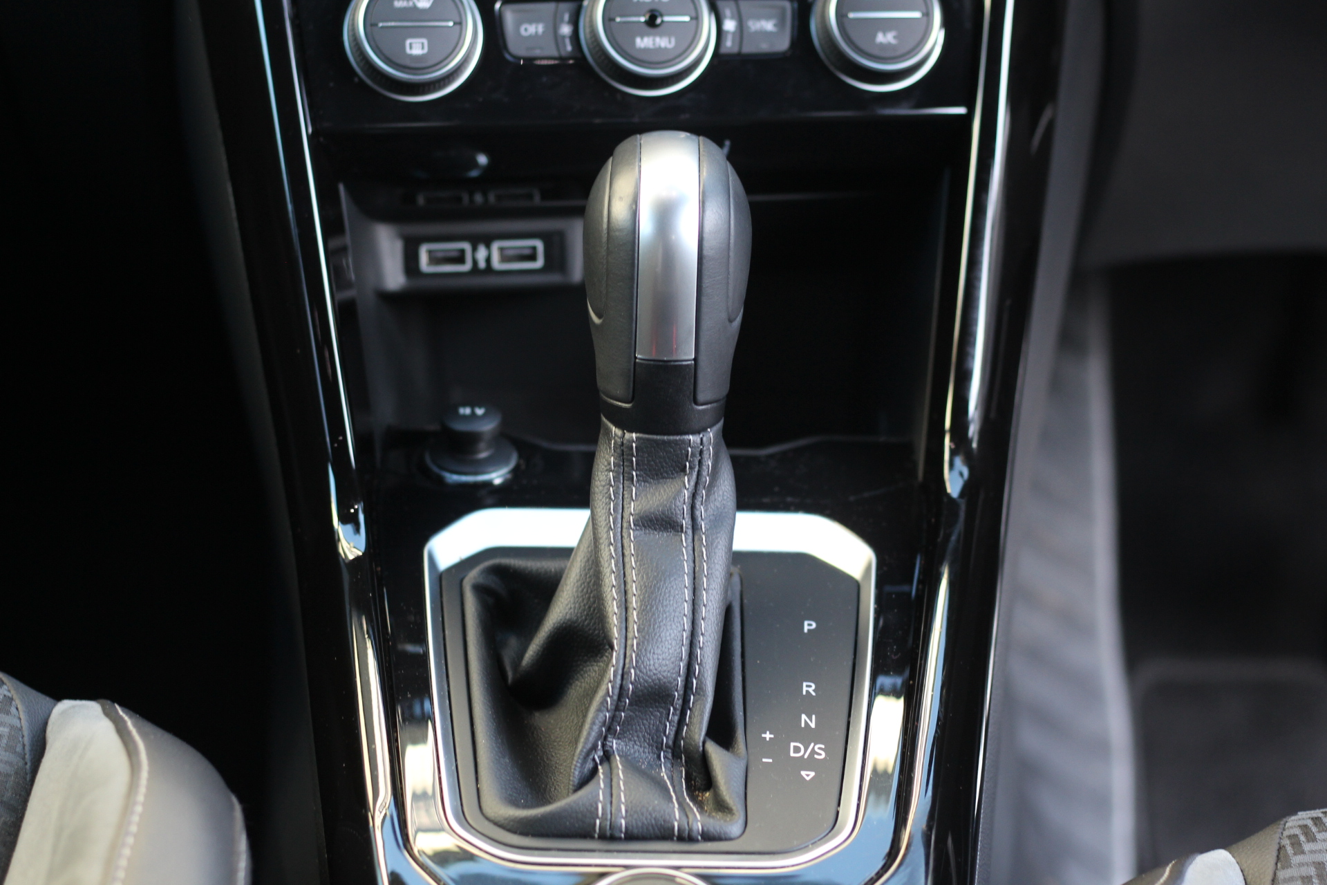 2020 (20) Volkswagen T-Roc 2.0 TSI R DSG 4Motion (s/s) 5dr