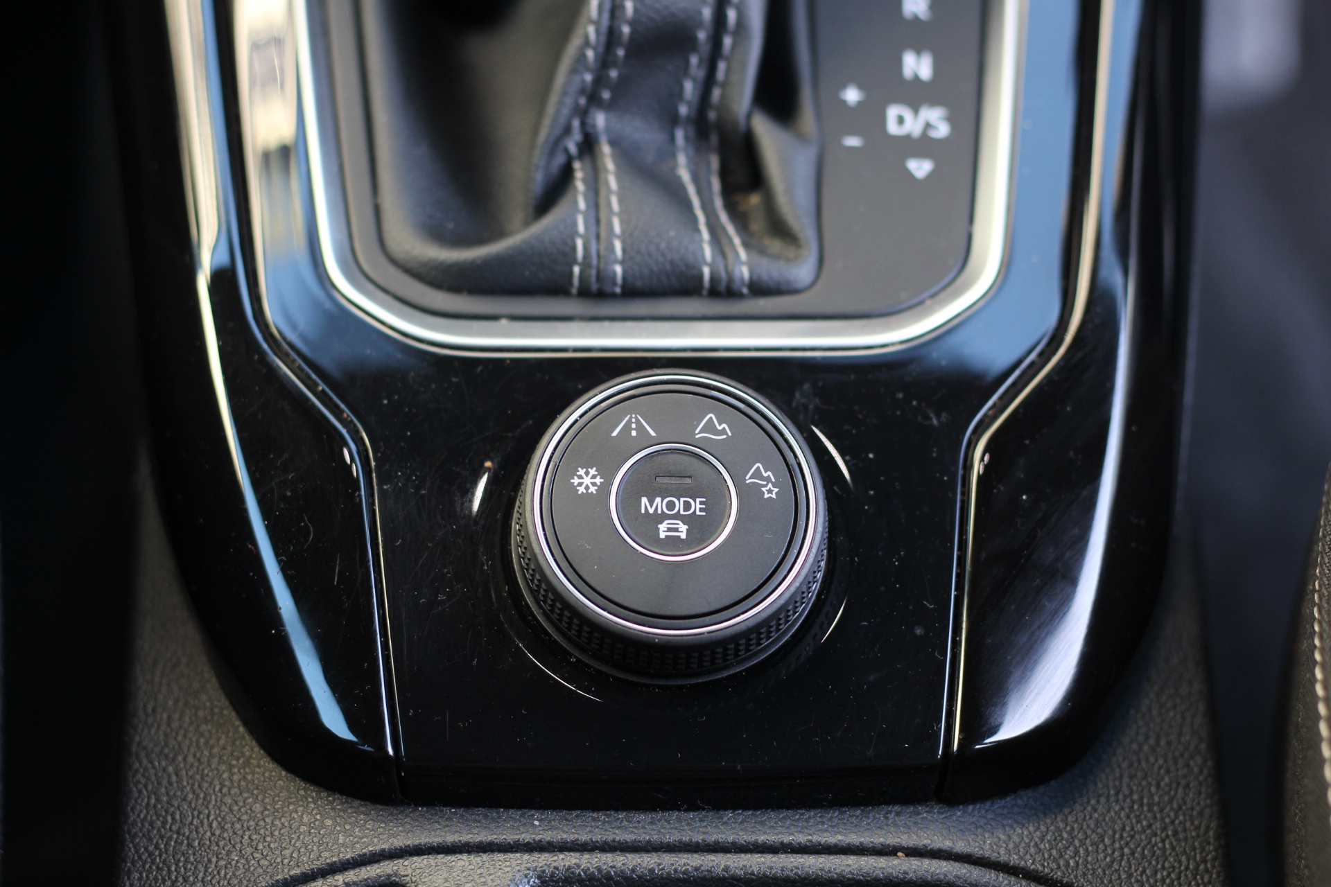 2020 (20) Volkswagen T-Roc 2.0 TSI R DSG 4Motion (s/s) 5dr