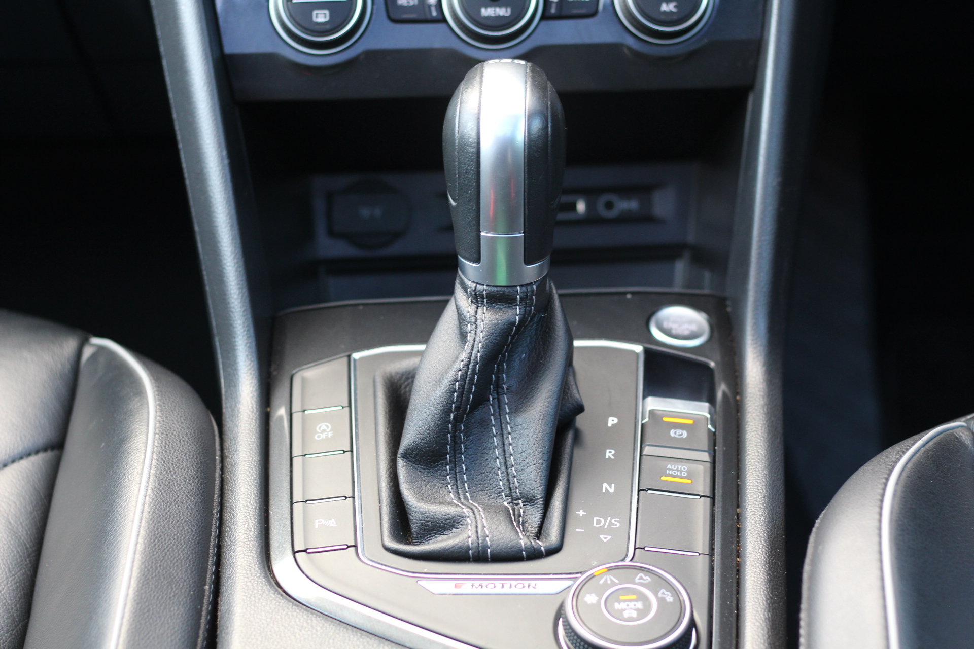 2018 (67) Volkswagen Tiguan 2.0 BiTDI R-Line DSG 4Motion (s/s) 5dr