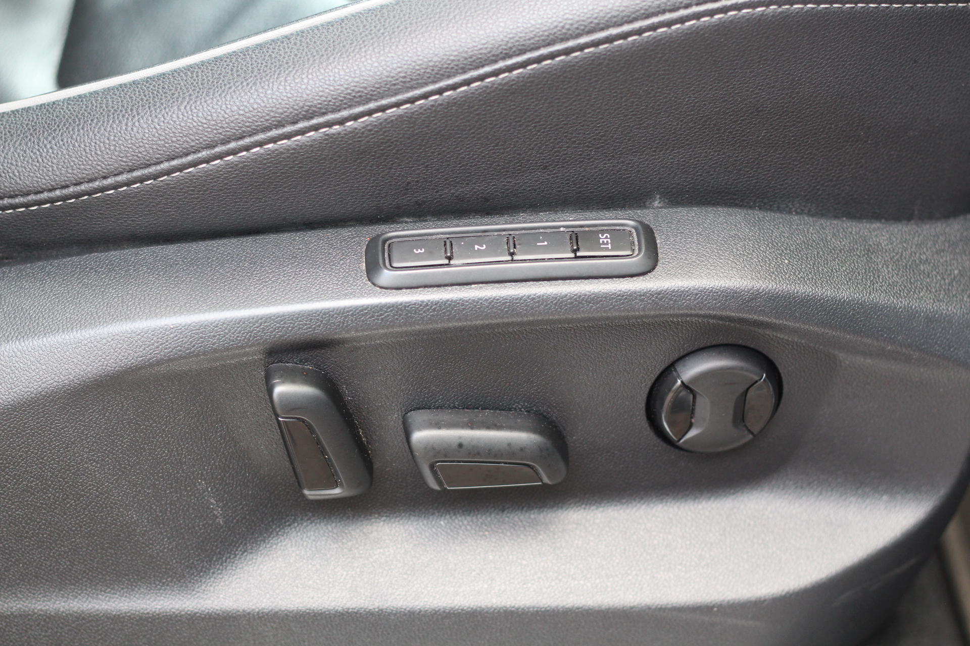 2018 (67) Volkswagen Tiguan 2.0 BiTDI R-Line DSG 4Motion (s/s) 5dr