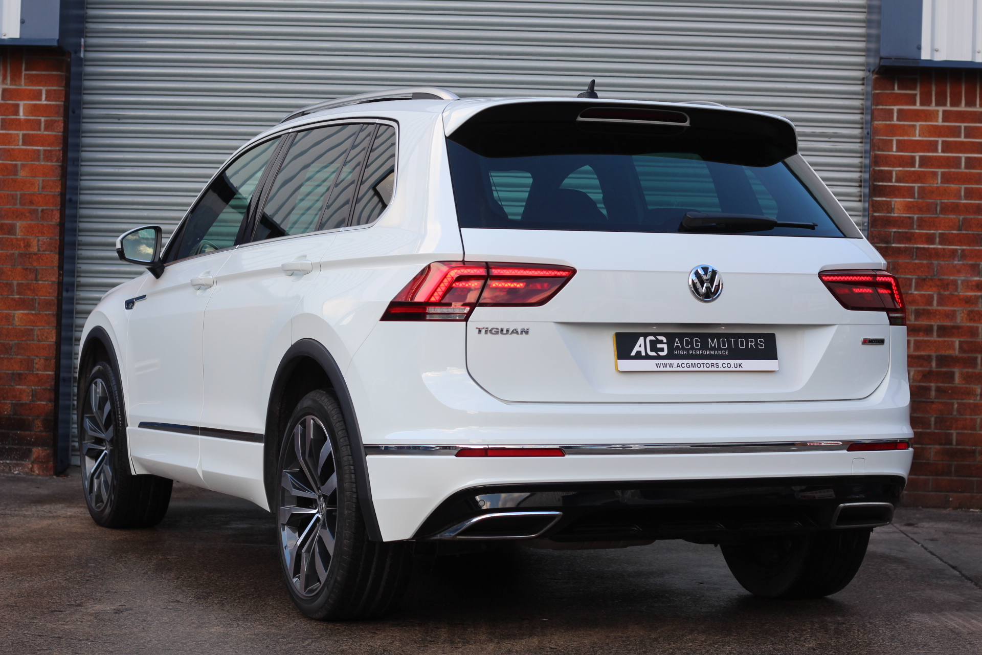 2018 (67) Volkswagen Tiguan 2.0 BiTDI R-Line DSG 4Motion (s/s) 5dr