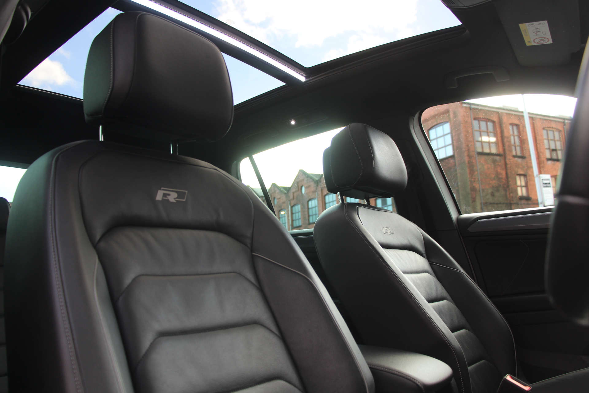 2018 (67) Volkswagen Tiguan 2.0 BiTDI R-Line DSG 4Motion (s/s) 5dr