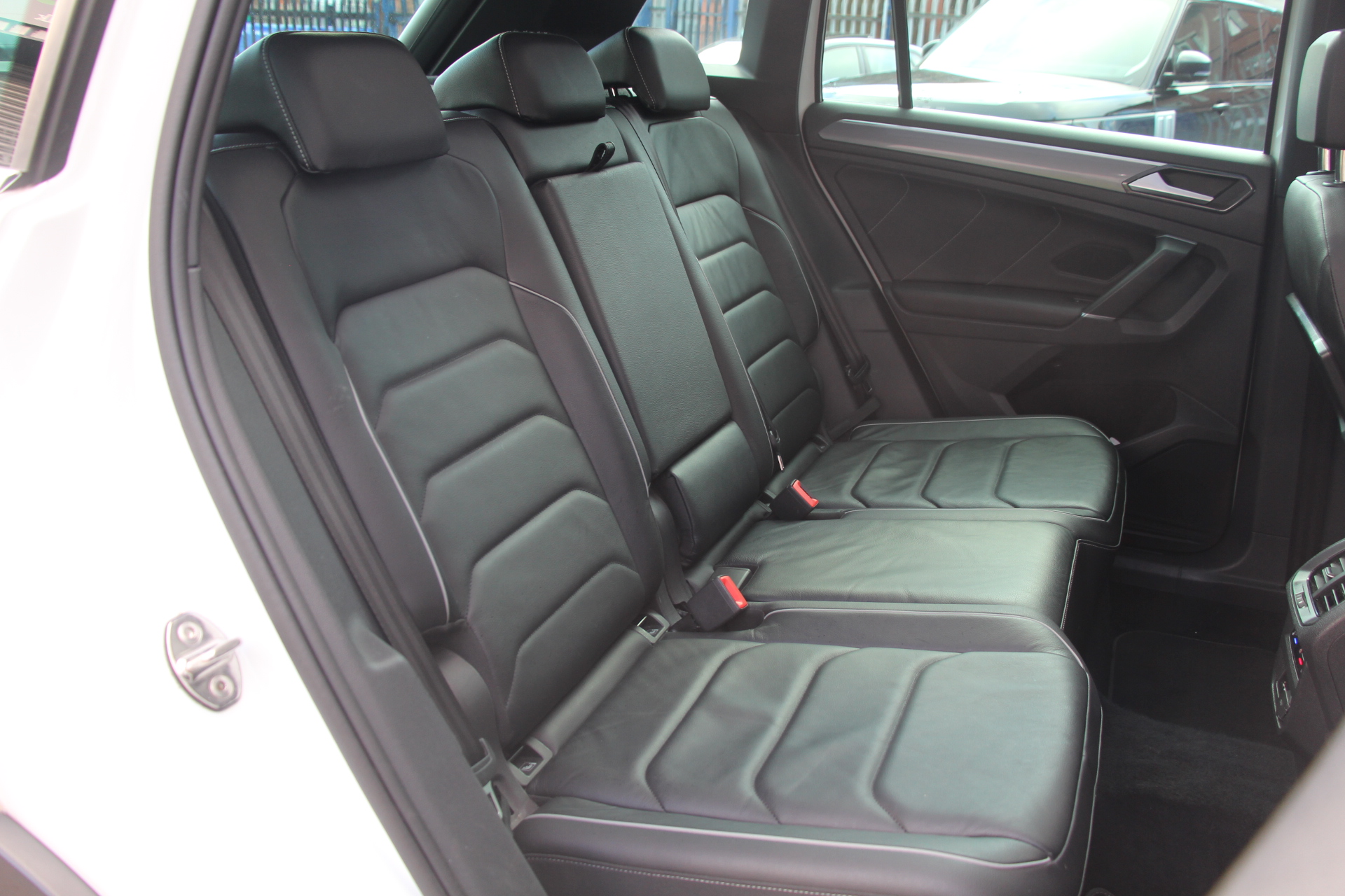 2018 (67) Volkswagen Tiguan 2.0 BiTDI R-Line DSG 4Motion (s/s) 5dr