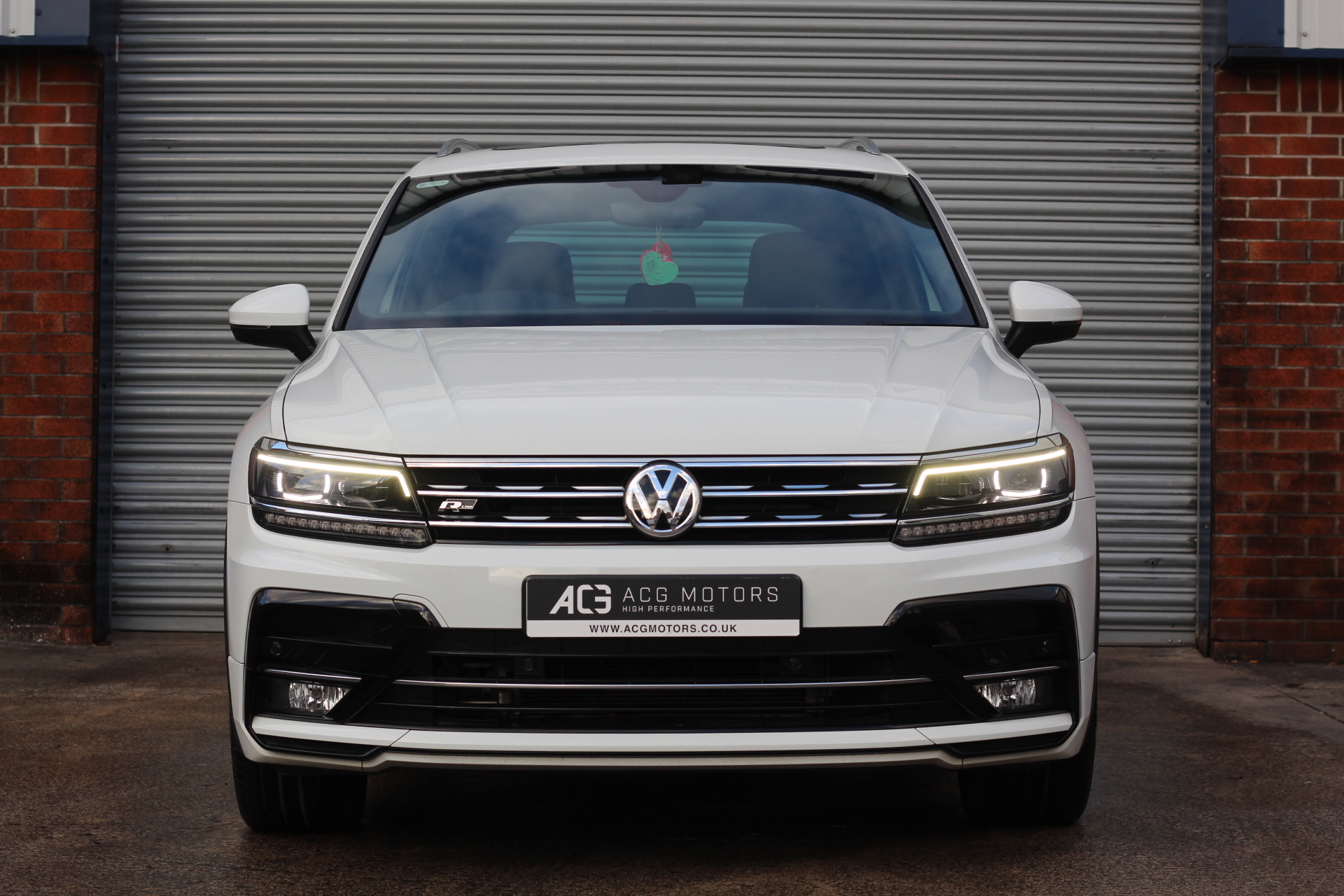 2018 (67) Volkswagen Tiguan 2.0 BiTDI R-Line DSG 4Motion (s/s) 5dr