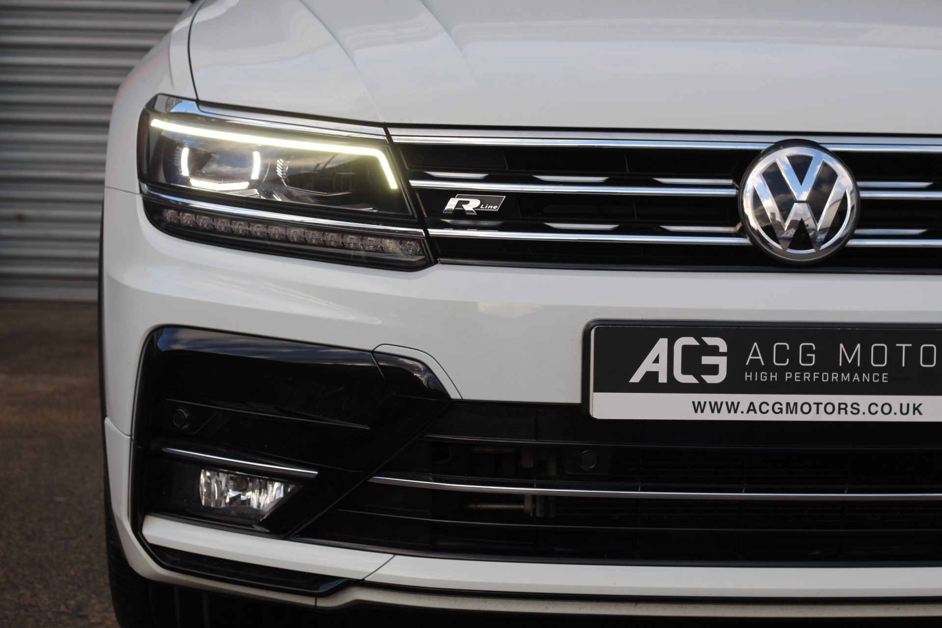 2018 (67) Volkswagen Tiguan 2.0 BiTDI R-Line DSG 4Motion (s/s) 5dr