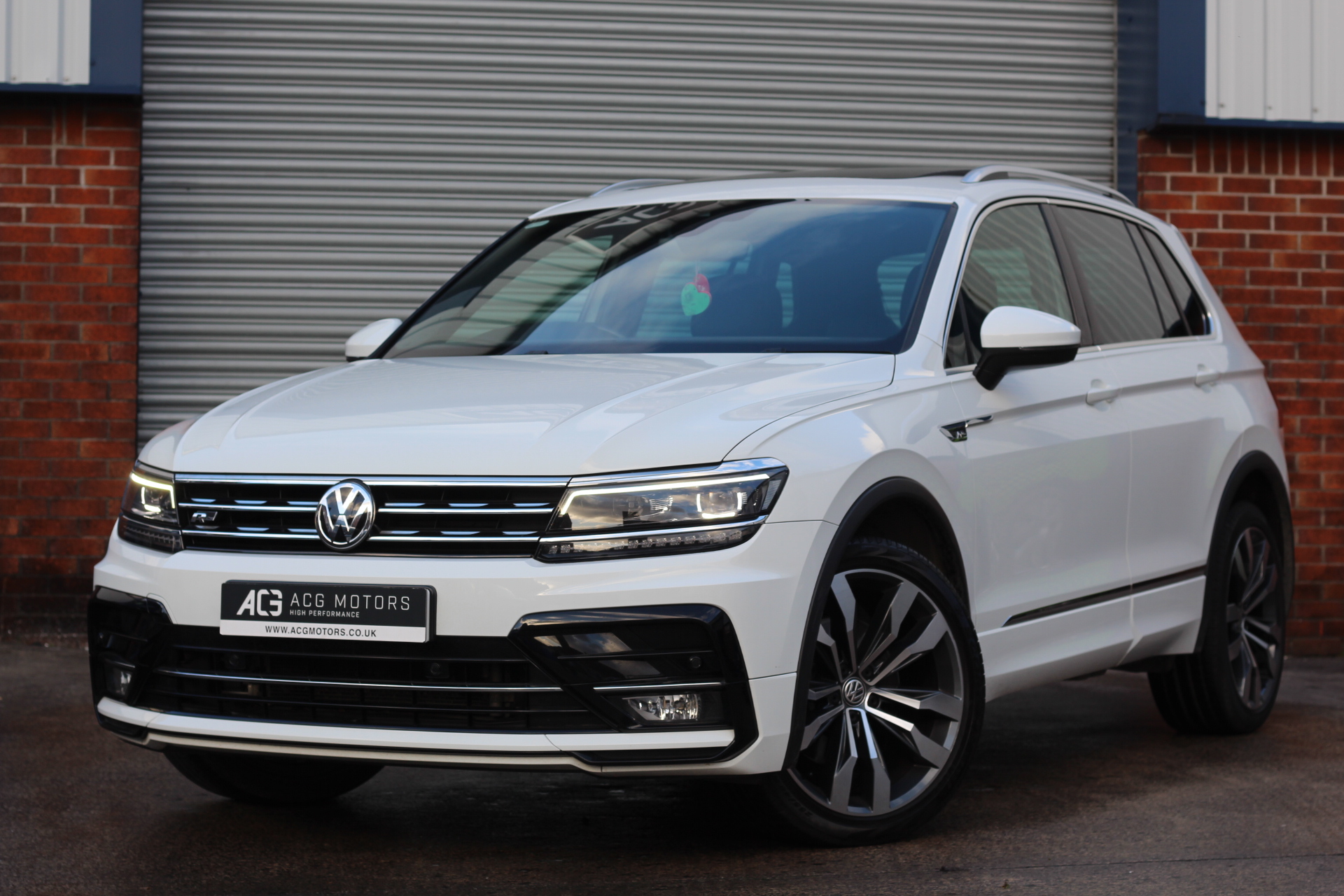 2018 (67) Volkswagen Tiguan 2.0 BiTDI R-Line DSG 4Motion (s/s) 5dr