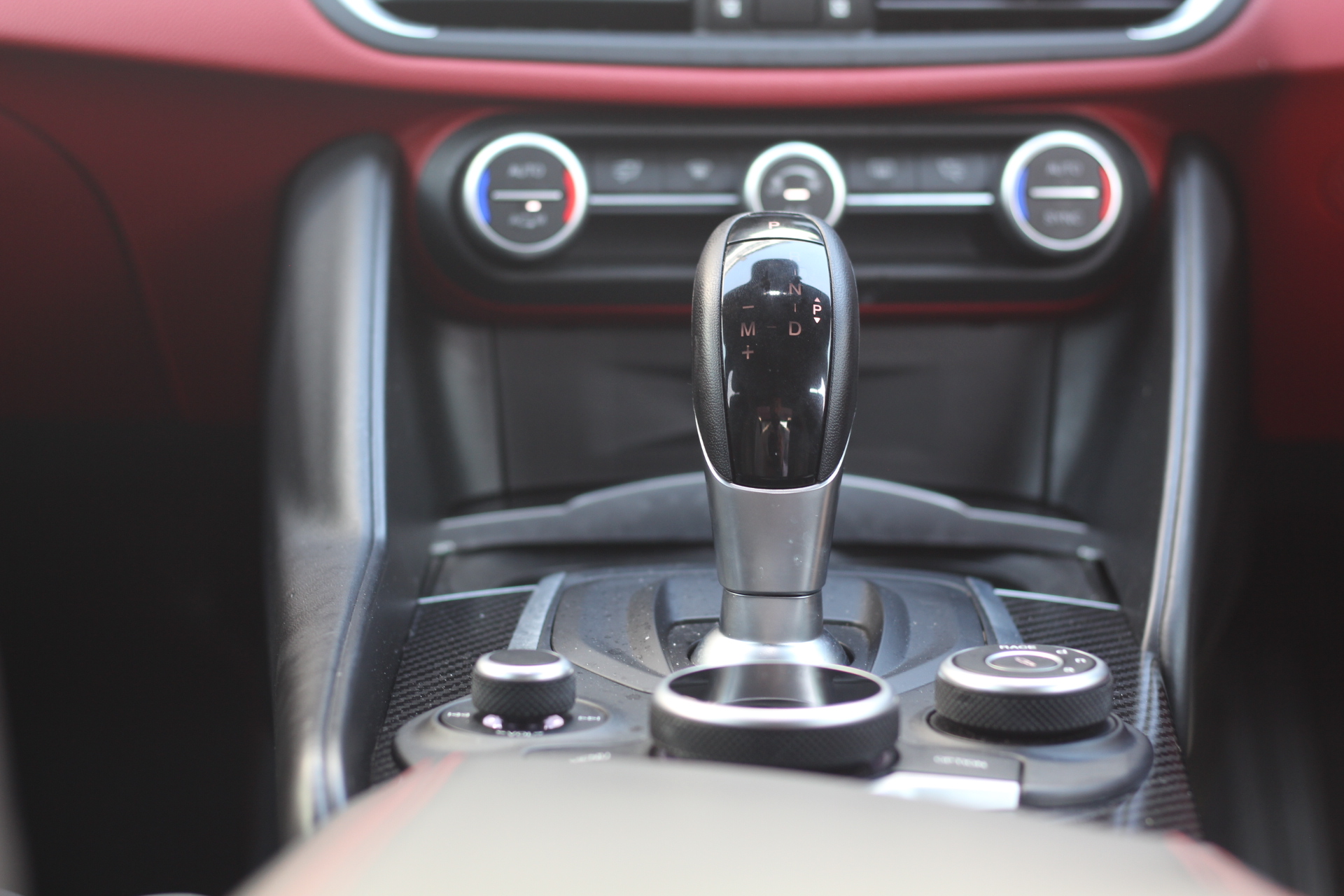 2018 (18) Alfa Romeo Giulia 2.9 V6 Bi-Turbo Quadrifoglio Auto Euro 6 (s/s) 4dr