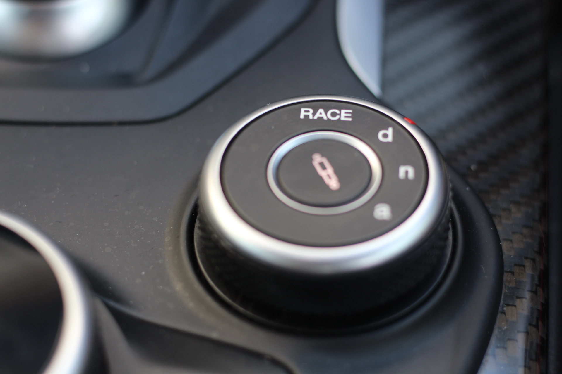 2018 (18) Alfa Romeo Giulia 2.9 V6 Bi-Turbo Quadrifoglio Auto Euro 6 (s/s) 4dr