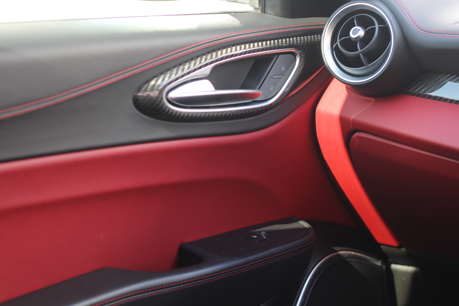 2018 (18) Alfa Romeo Giulia 2.9 V6 Bi-Turbo Quadrifoglio Auto Euro 6 (s/s) 4dr