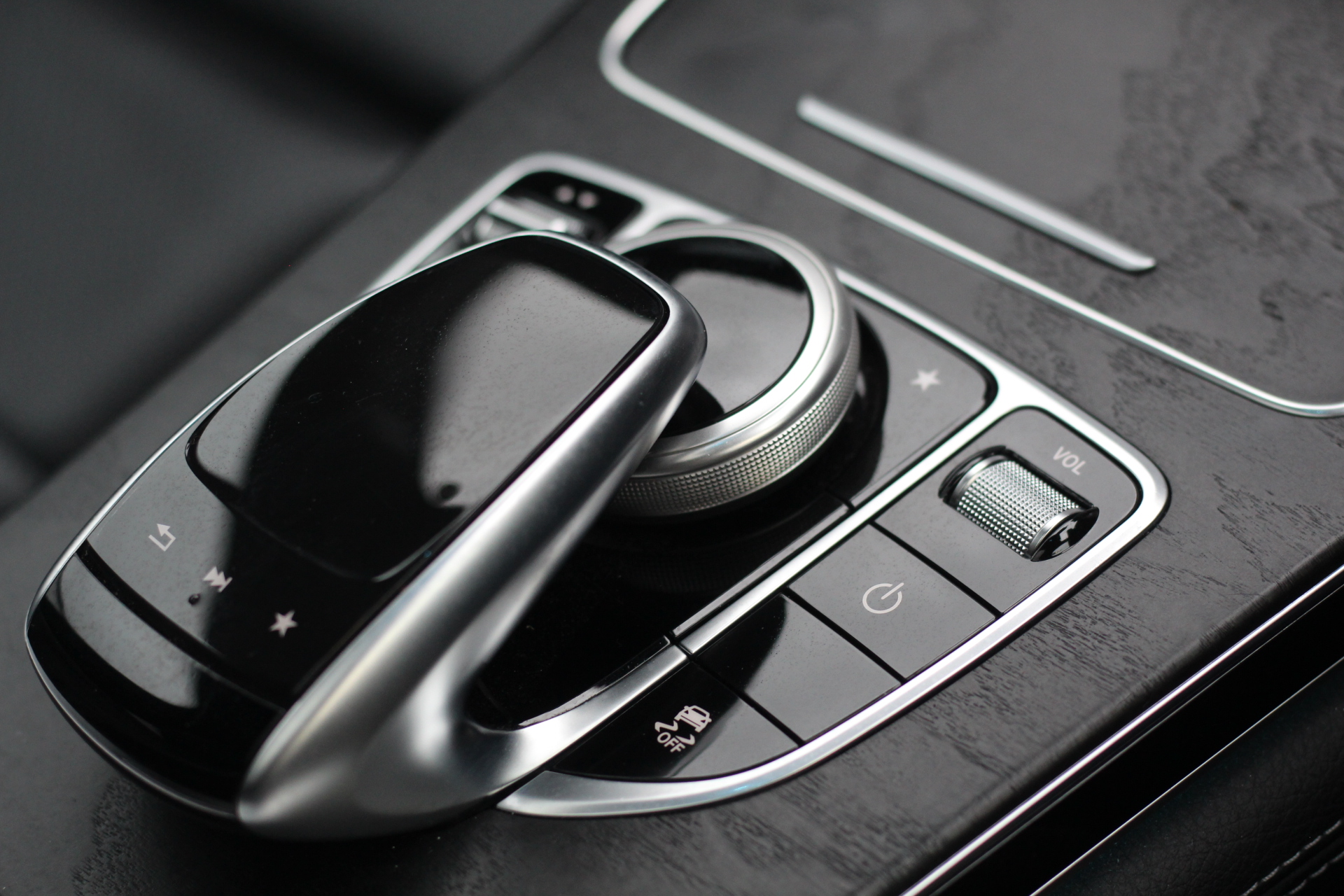 2018 (68) Mercedes-Benz GLC Class 2.1 GLC250d AMG Line (Premium Plus) G-Tronic+ 4MATIC Euro 6 (s/s) 5dr