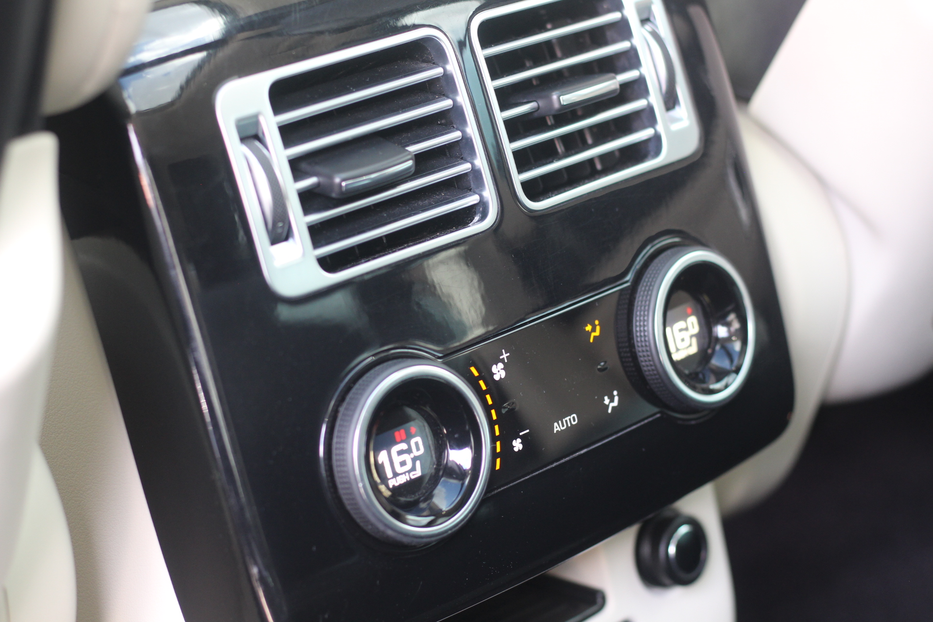 2018 (18) Land Rover Range Rover 3.0 TD V6 Vogue SVO Auto 4WD Euro 6 (s/s) 5dr