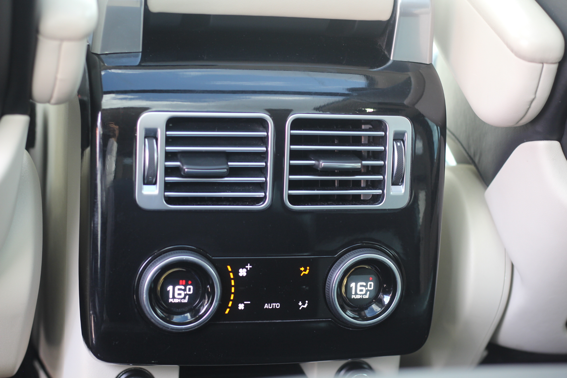 2018 (18) Land Rover Range Rover 3.0 TD V6 Vogue SVO Auto 4WD Euro 6 (s/s) 5dr