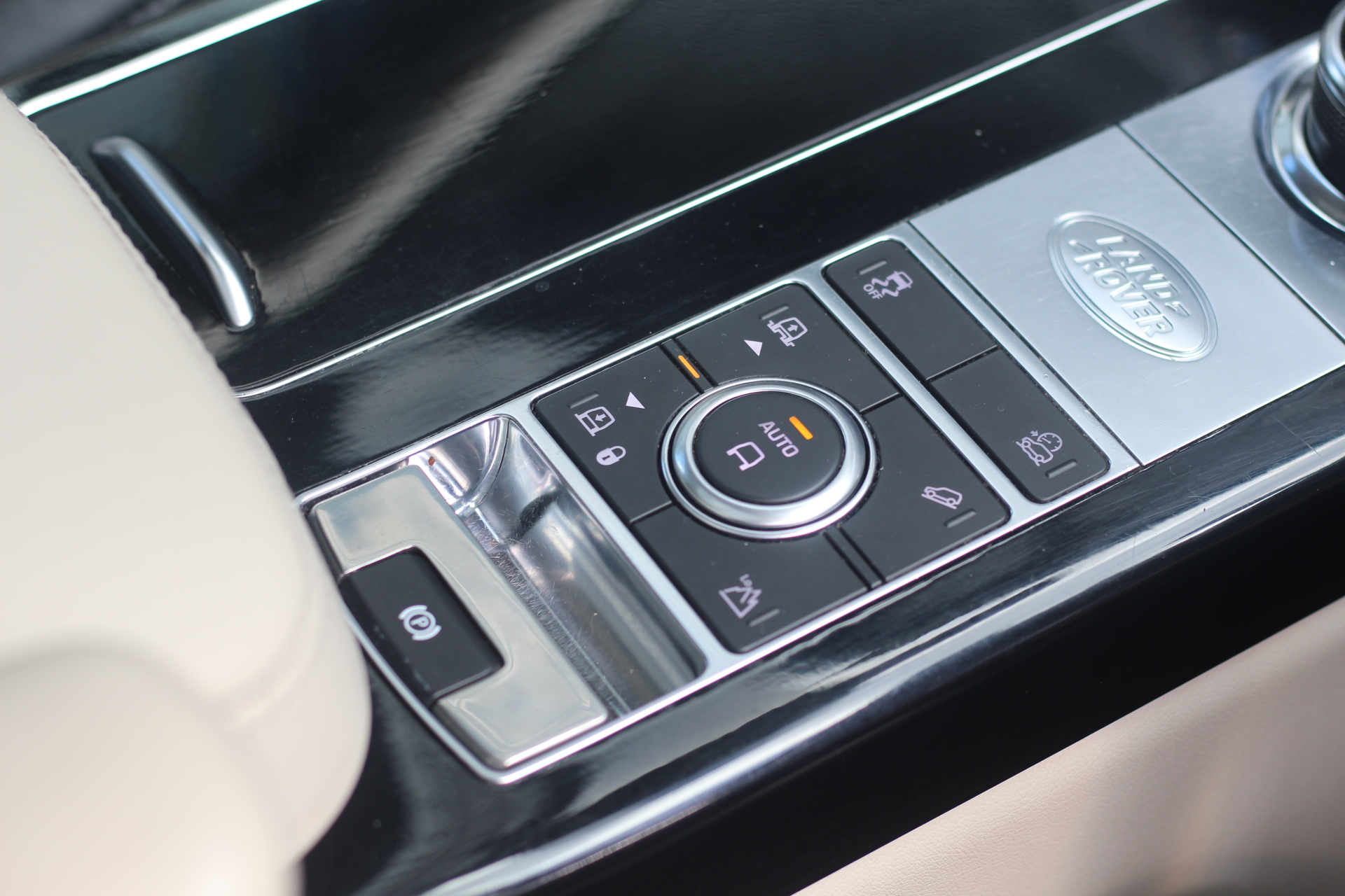 2018 (18) Land Rover Range Rover 3.0 TD V6 Vogue SVO Auto 4WD Euro 6 (s/s) 5dr