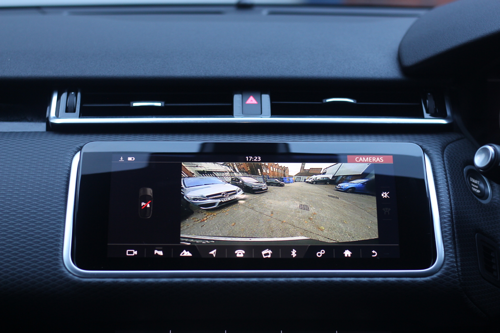 2018 (18) Land Rover Range Rover Velar 2.0 D240 R-Dynamic SE Auto 4WD Euro 6 (s/s) 5dr