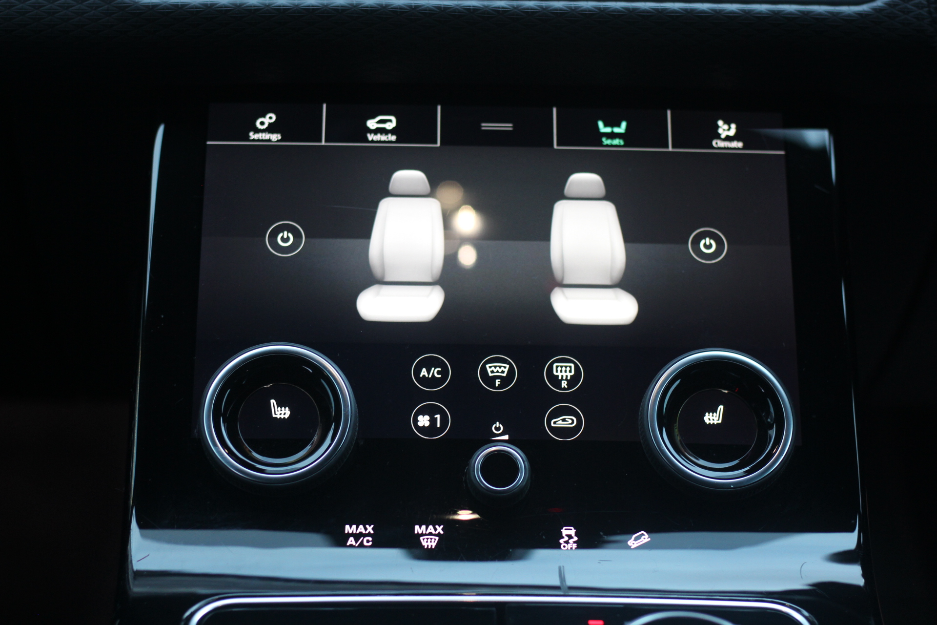 2018 (18) Land Rover Range Rover Velar 2.0 D240 R-Dynamic SE Auto 4WD Euro 6 (s/s) 5dr