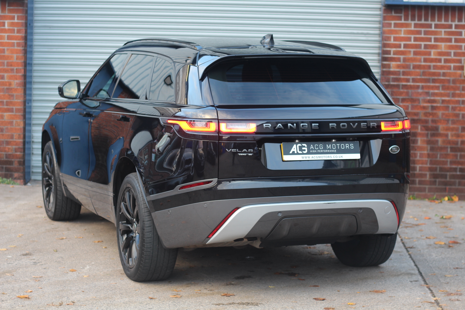 2018 (18) Land Rover Range Rover Velar 2.0 D240 R-Dynamic SE Auto 4WD Euro 6 (s/s) 5dr