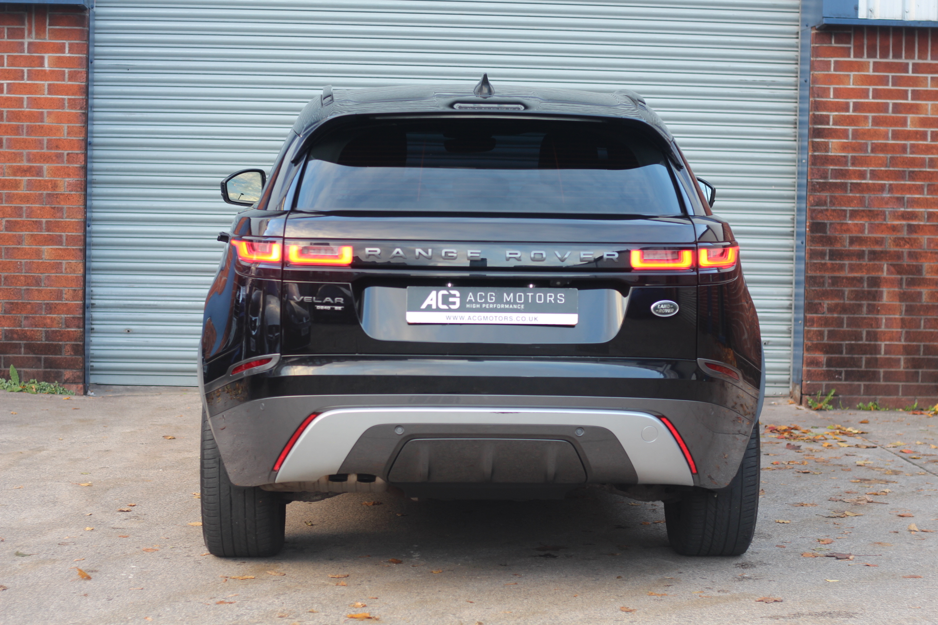 2018 (18) Land Rover Range Rover Velar 2.0 D240 R-Dynamic SE Auto 4WD Euro 6 (s/s) 5dr