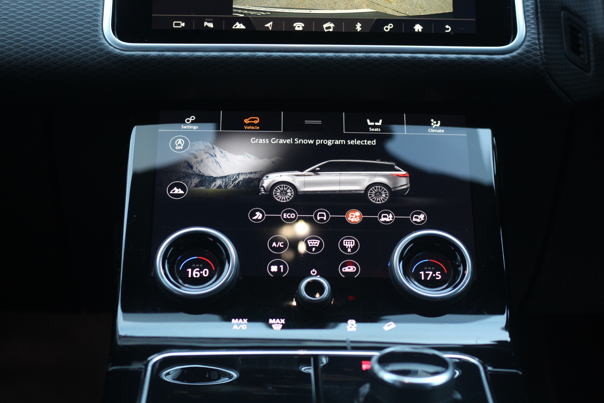2018 (18) Land Rover Range Rover Velar 2.0 D240 R-Dynamic SE Auto 4WD Euro 6 (s/s) 5dr