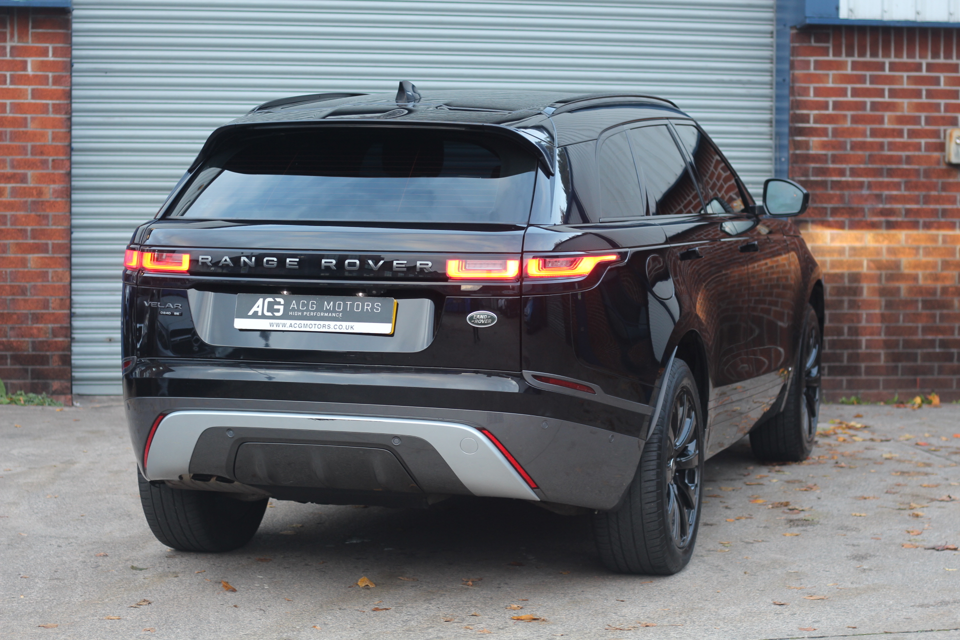 2018 (18) Land Rover Range Rover Velar 2.0 D240 R-Dynamic SE Auto 4WD Euro 6 (s/s) 5dr