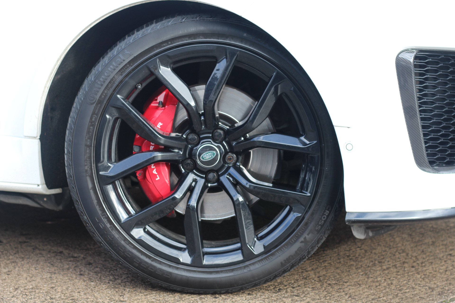 2020 (20) Land Rover Range Rover Sport 5.0 P575 V8 SVR Auto 4WD Euro 6 (s/s) 5dr