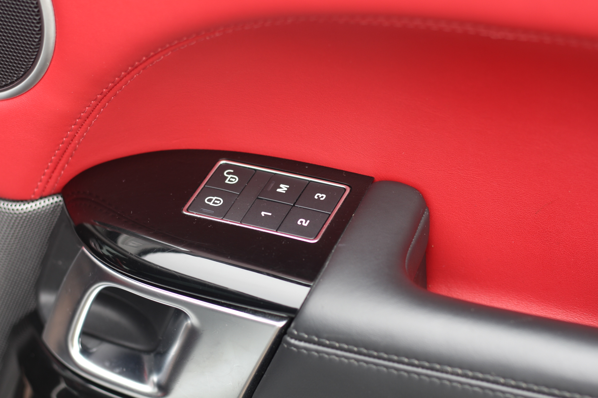 2020 (20) Land Rover Range Rover Sport 5.0 P575 V8 SVR Auto 4WD Euro 6 (s/s) 5dr