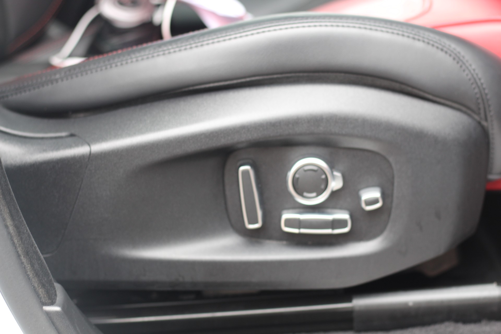 2020 (20) Land Rover Range Rover Sport 5.0 P575 V8 SVR Auto 4WD Euro 6 (s/s) 5dr