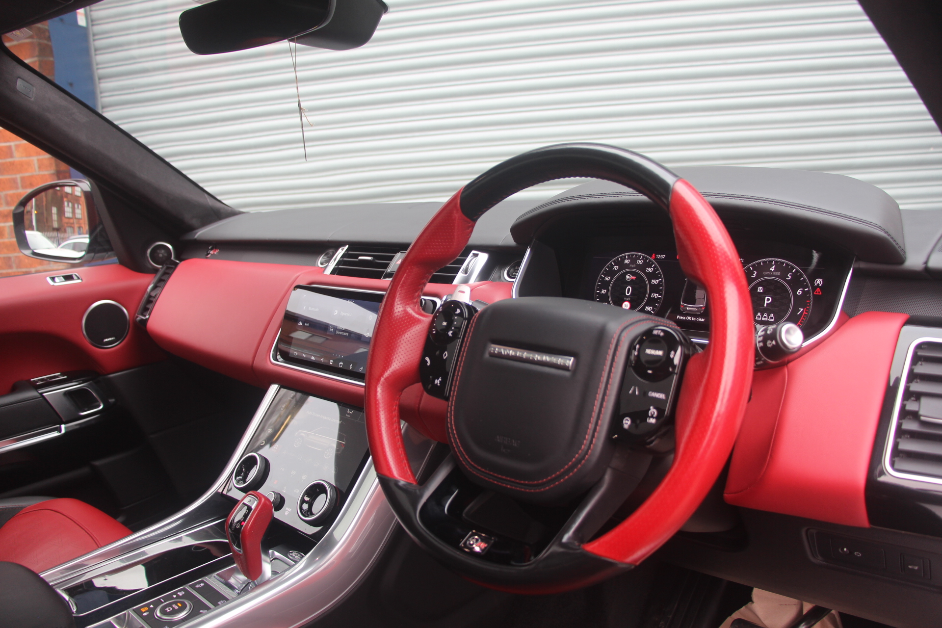 2020 (20) Land Rover Range Rover Sport 5.0 P575 V8 SVR Auto 4WD Euro 6 (s/s) 5dr