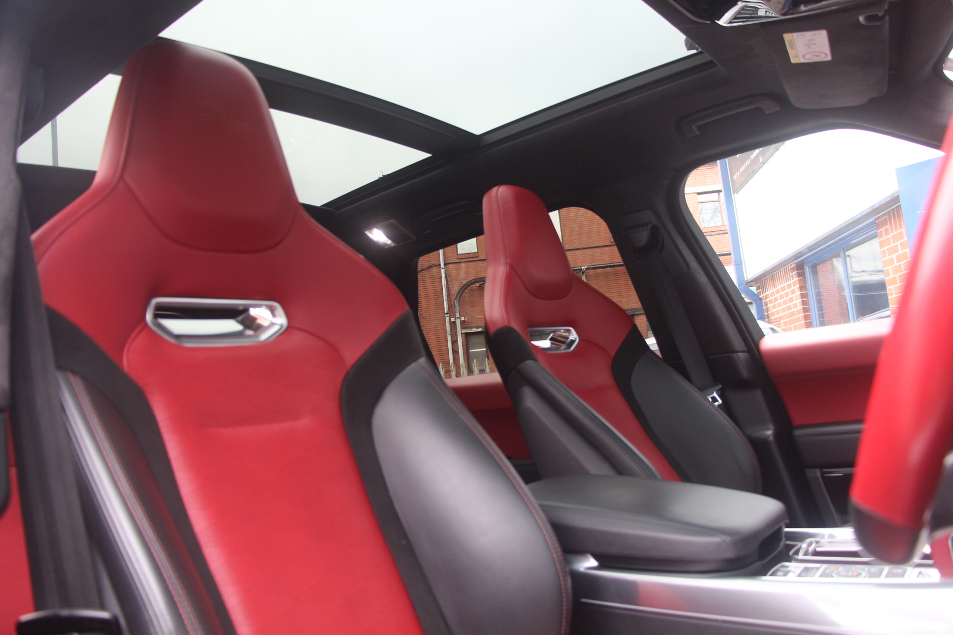 2020 (20) Land Rover Range Rover Sport 5.0 P575 V8 SVR Auto 4WD Euro 6 (s/s) 5dr