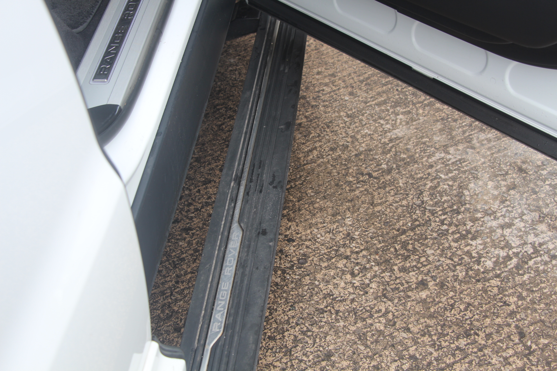 2020 (20) Land Rover Range Rover Sport 5.0 P575 V8 SVR Auto 4WD Euro 6 (s/s) 5dr