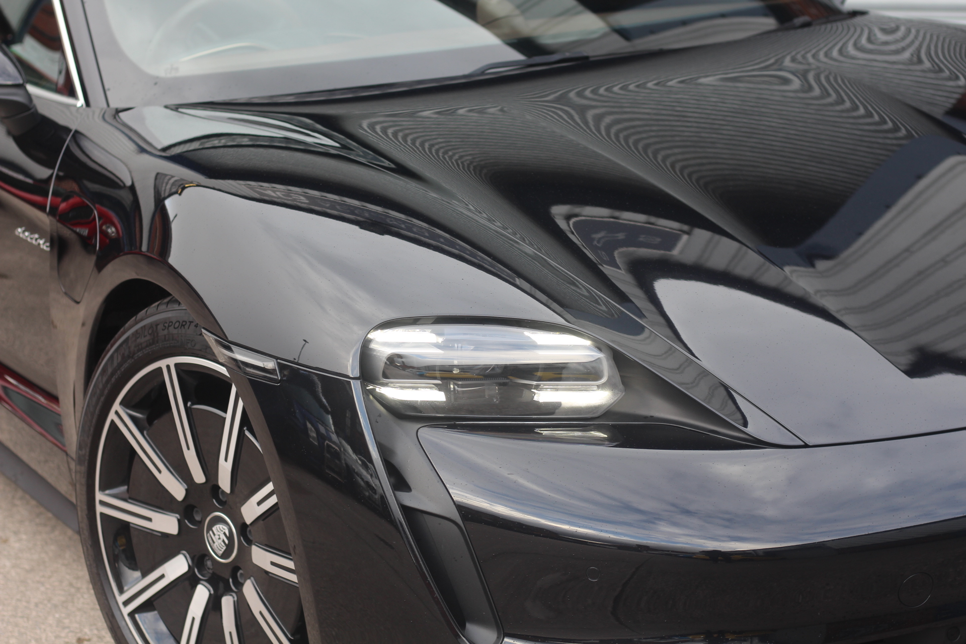 2021 (71) Porsche Taycan Performance Plus 93.4kWh Auto RWD 4dr (11kW Charger)