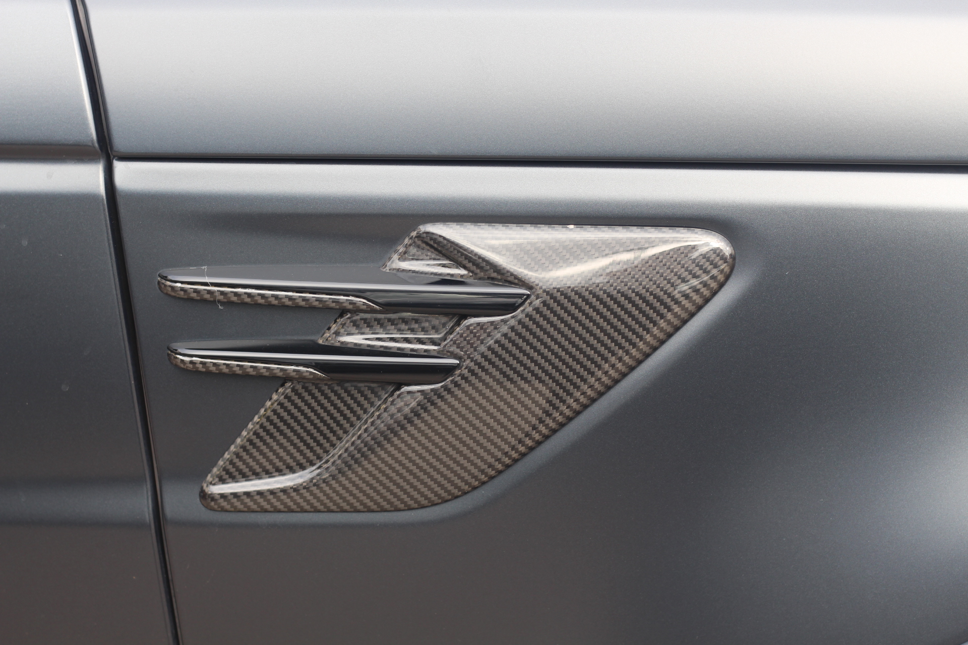 2020 (20) Land Rover Range Rover Sport 5.0 P575 V8 SVR Auto 4WD Euro 6 (s/s) 5dr