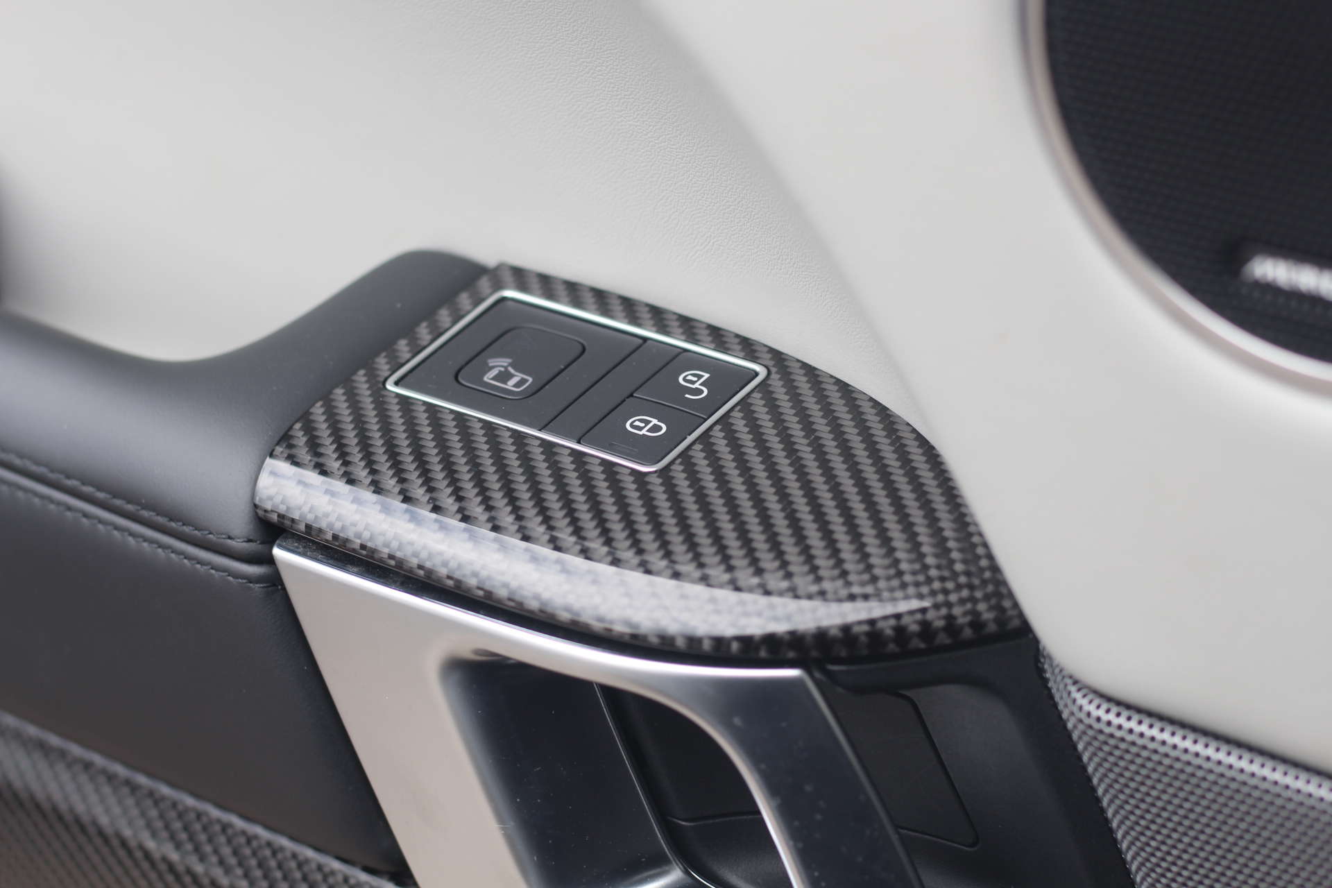 2020 (20) Land Rover Range Rover Sport 5.0 P575 V8 SVR Auto 4WD Euro 6 (s/s) 5dr