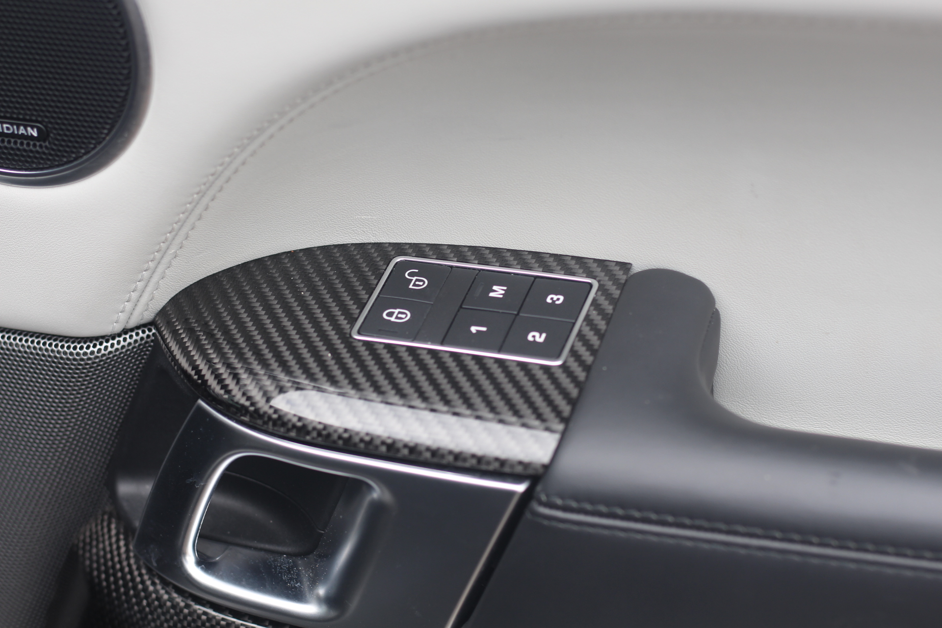 2020 (20) Land Rover Range Rover Sport 5.0 P575 V8 SVR Auto 4WD Euro 6 (s/s) 5dr