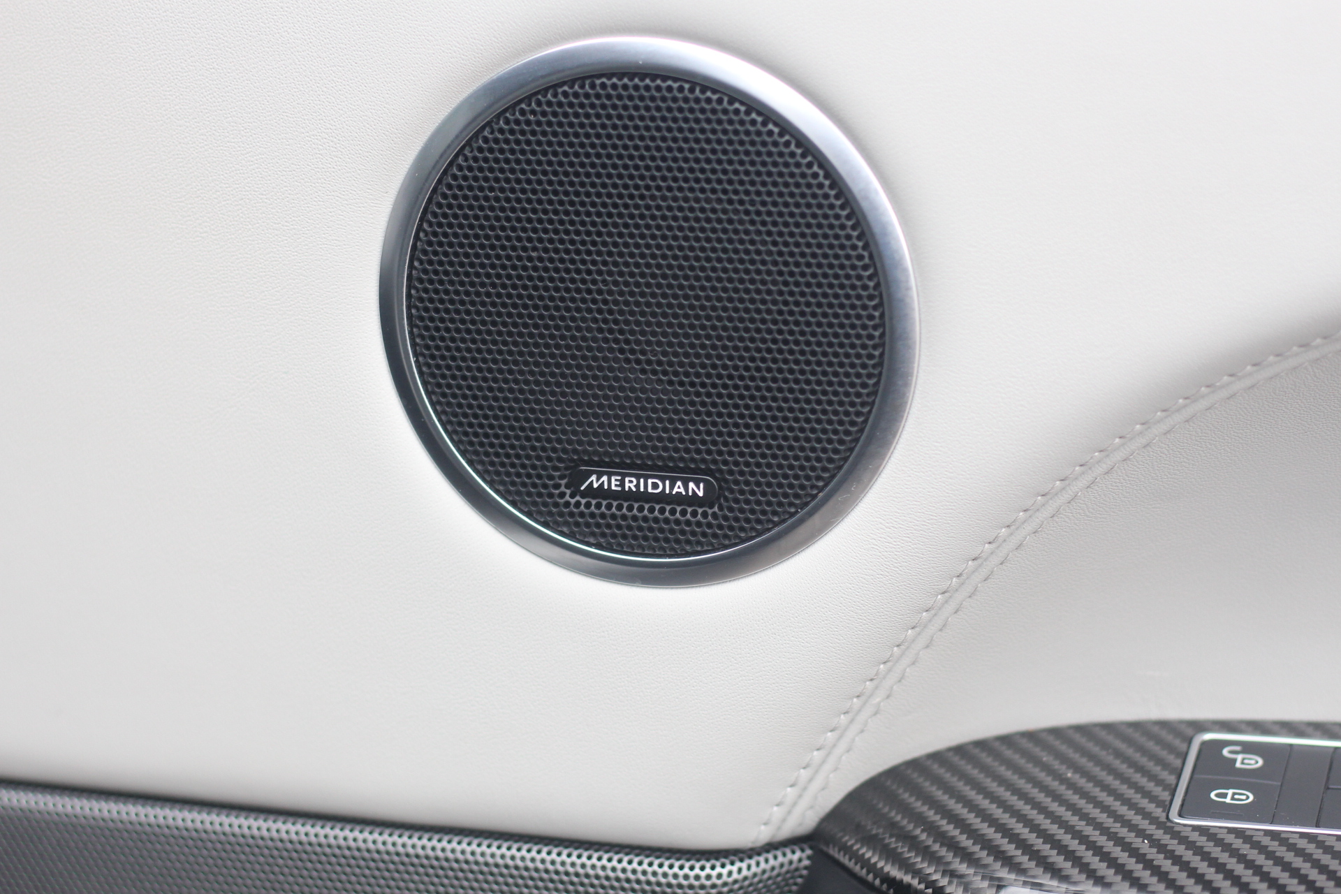 2020 (20) Land Rover Range Rover Sport 5.0 P575 V8 SVR Auto 4WD Euro 6 (s/s) 5dr